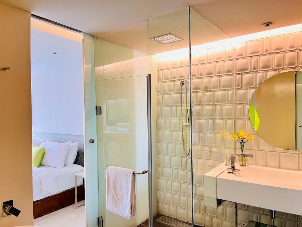 Double Room with Lake View (20% off on session of Spa ,15% Off on Laundry service ,Complimentary Welcome Drink on arrival) Double Room with Lake View (20% off on session of Spa ,15% Off on Laundry service ,Complimentary Welcome Drink on arrival)