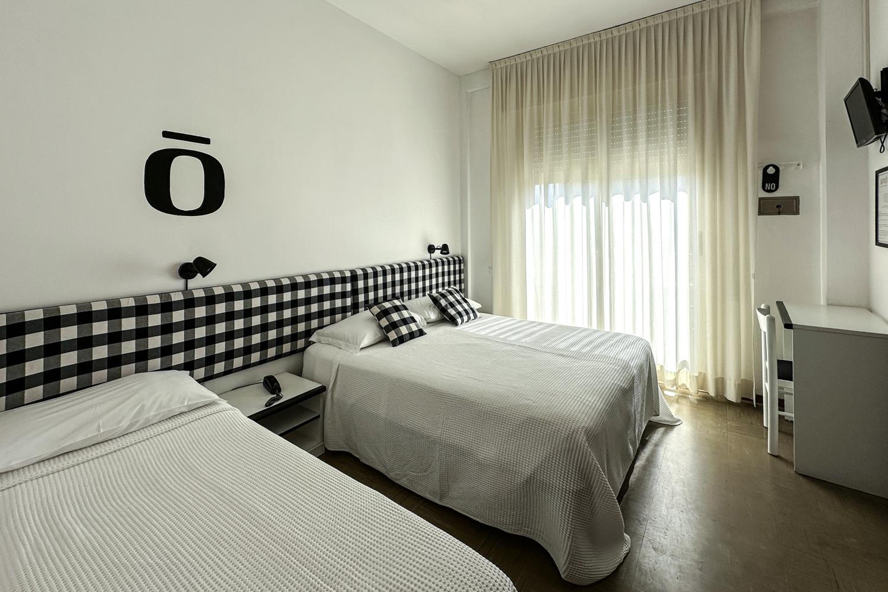 Triple Room with Balcony - Photo 6