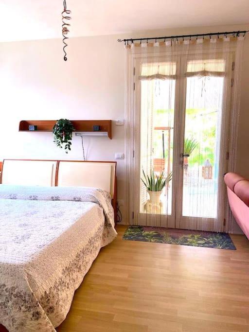 One-Bedroom House photo 1