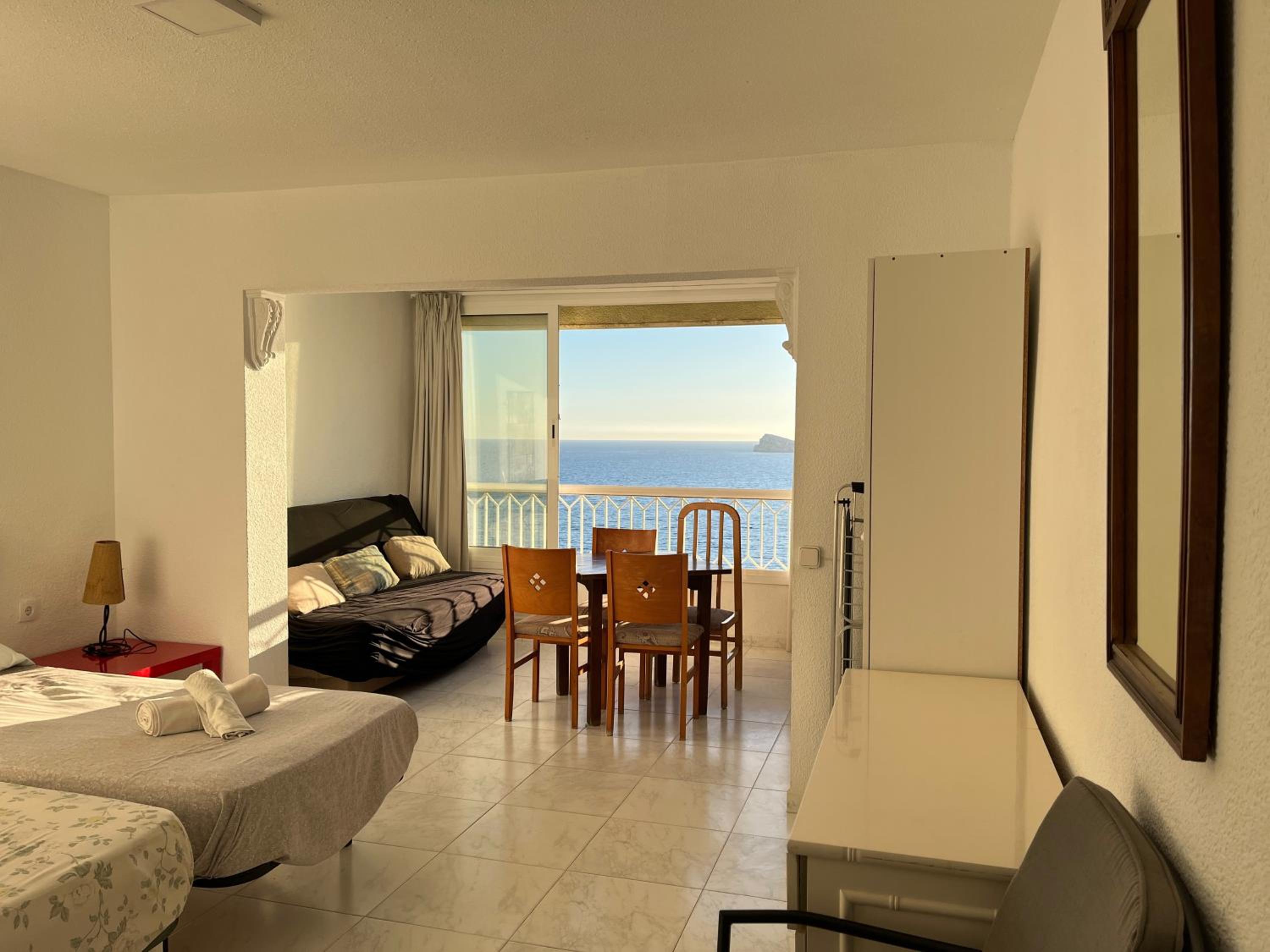 Estudio con vista al mar