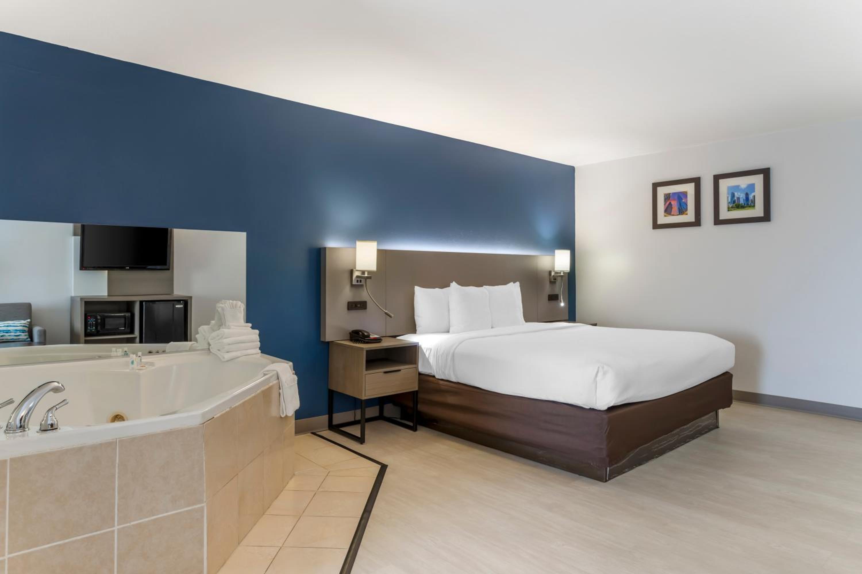 King Suite with Jetted Tub - Photo 1