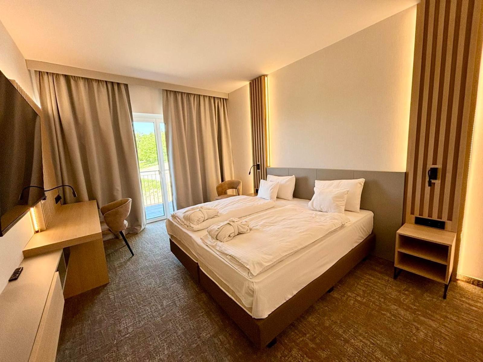 Deluxe Double Room with Balcony photo 1