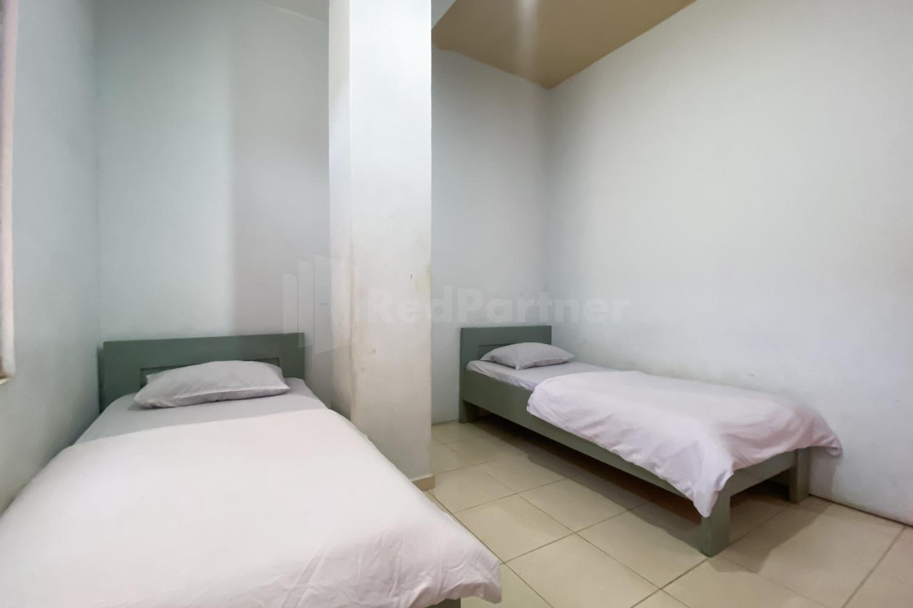 Standard Twin Room - Photo 2