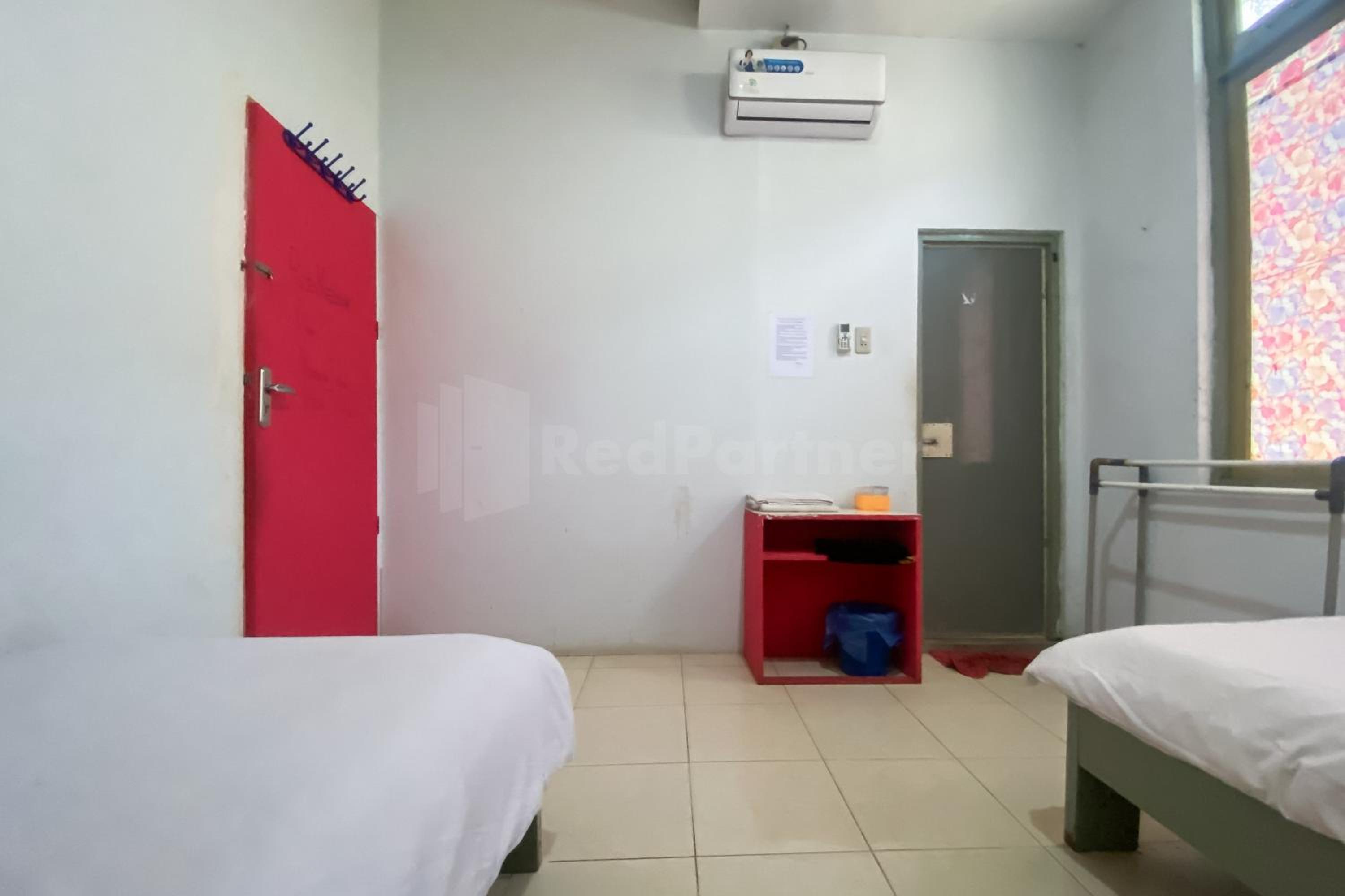 Standard Twin Room - Photo 3