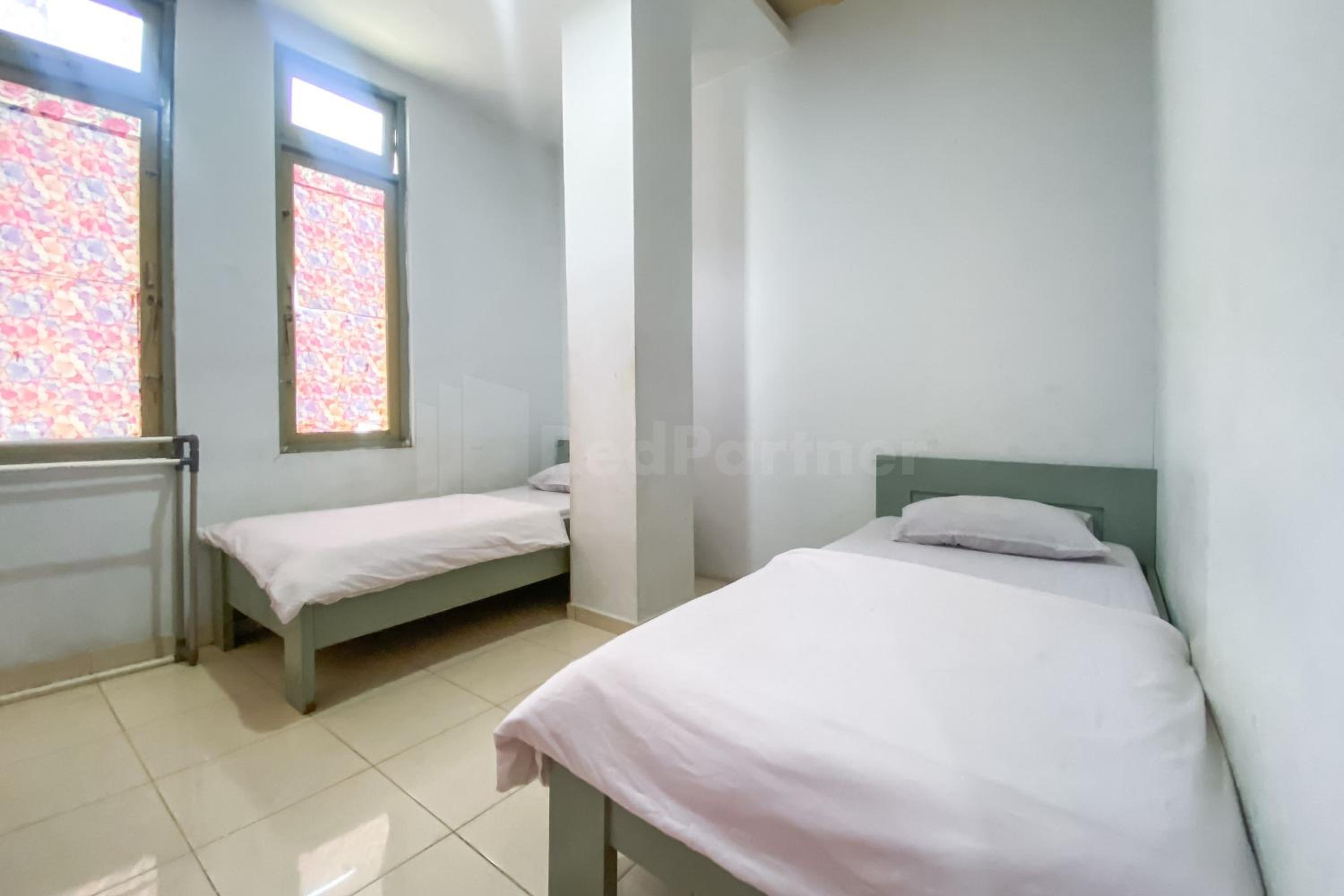 Standard Twin Room - Photo 4