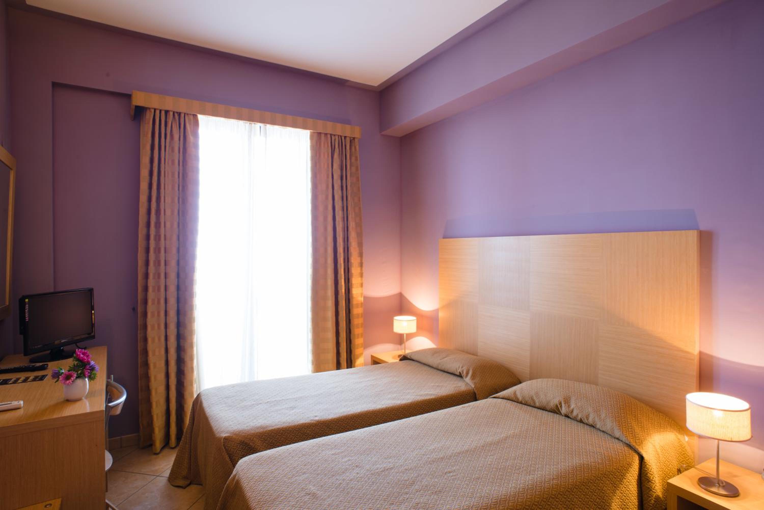 Double Room with Balcony - Photo 1