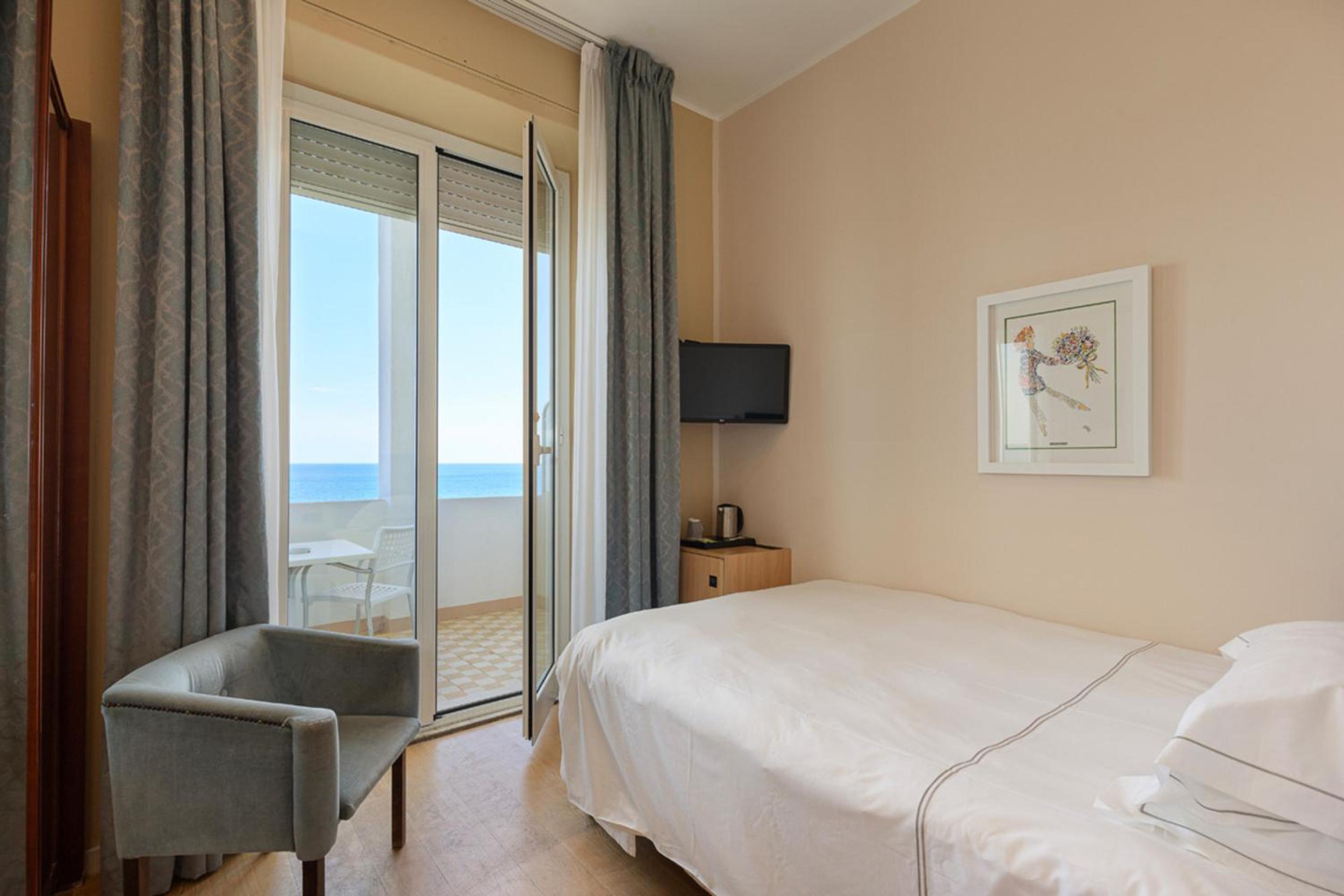 Superior Single Room with Sea View - Photo 1