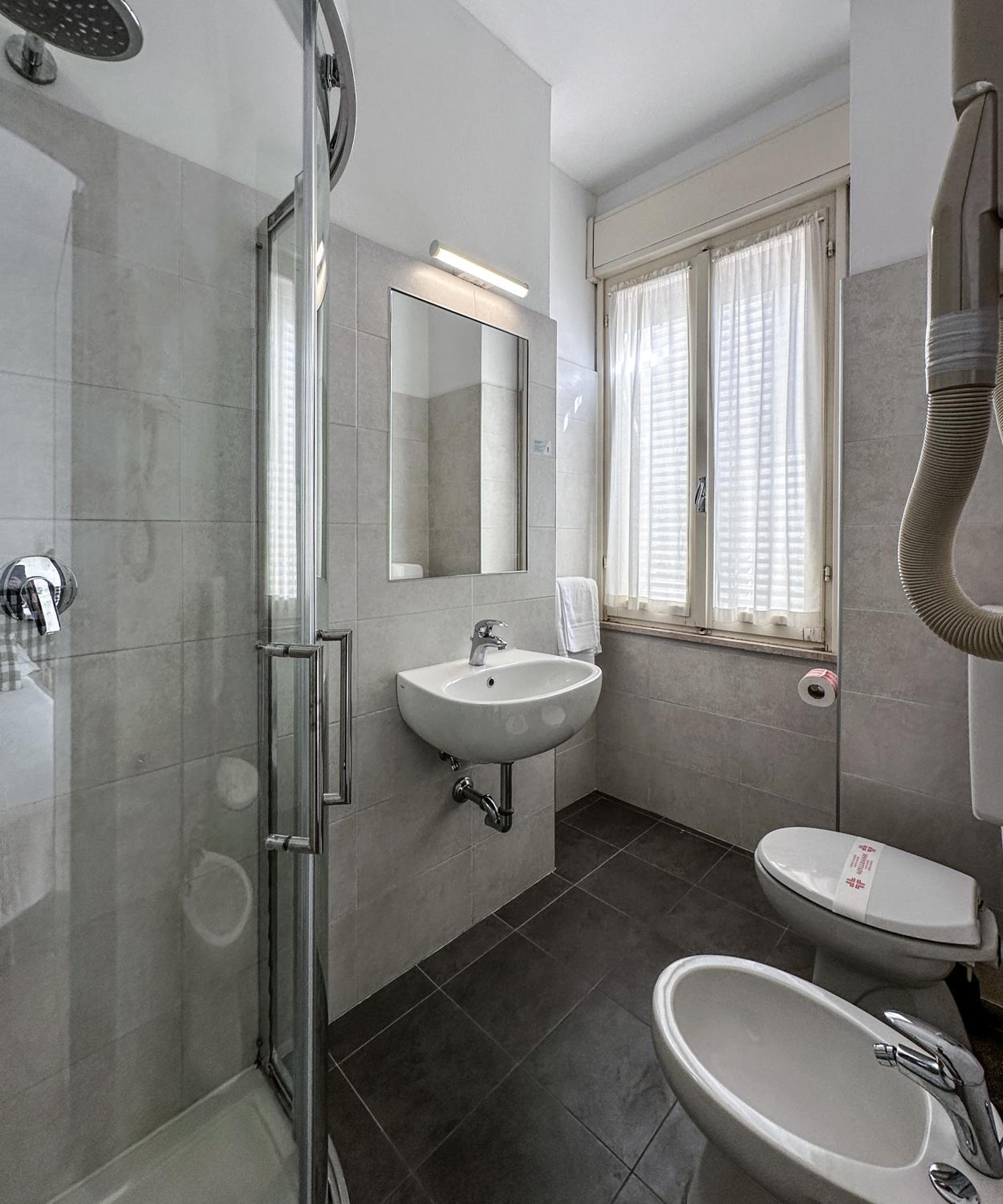 Double Room with Balcony and Sea View - Photo 8