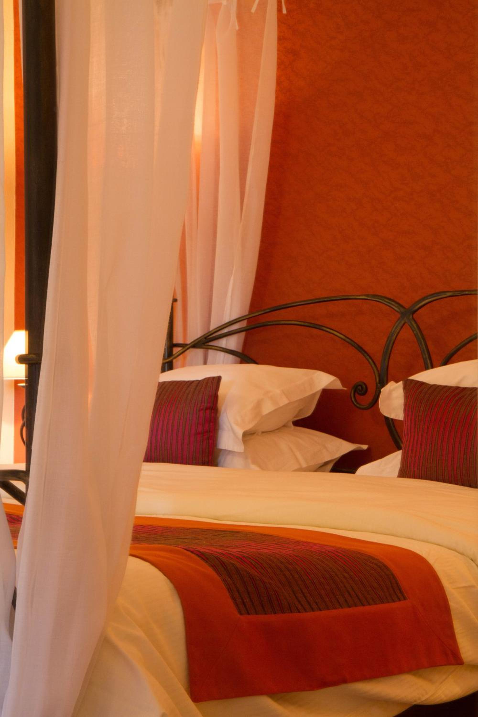 Double Room with Four Poster Bed photo 3
