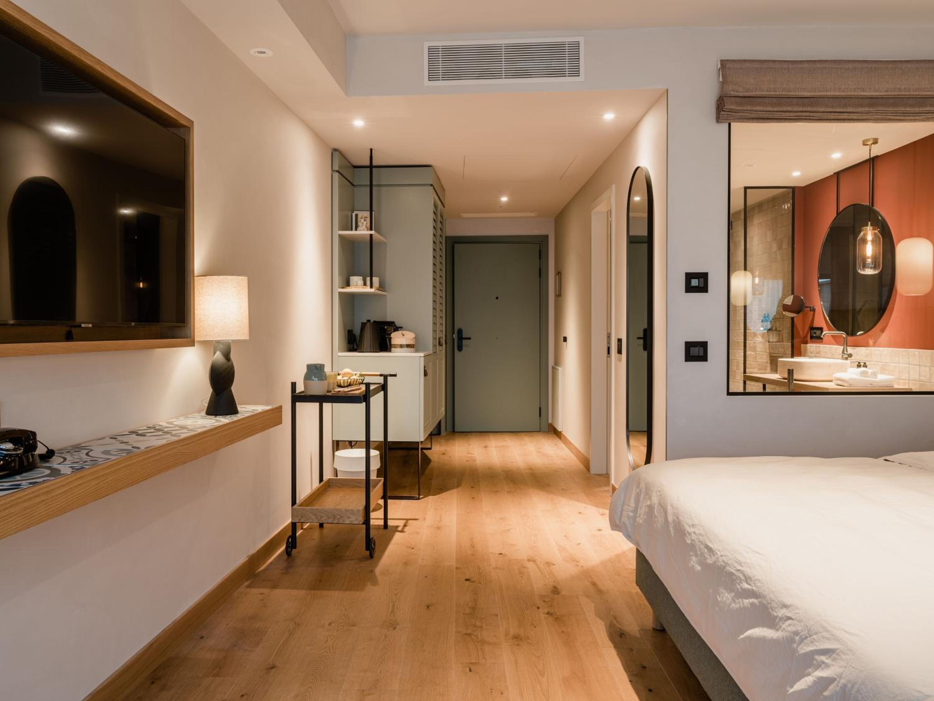 Superior Double Room with Lake View - Photo 7