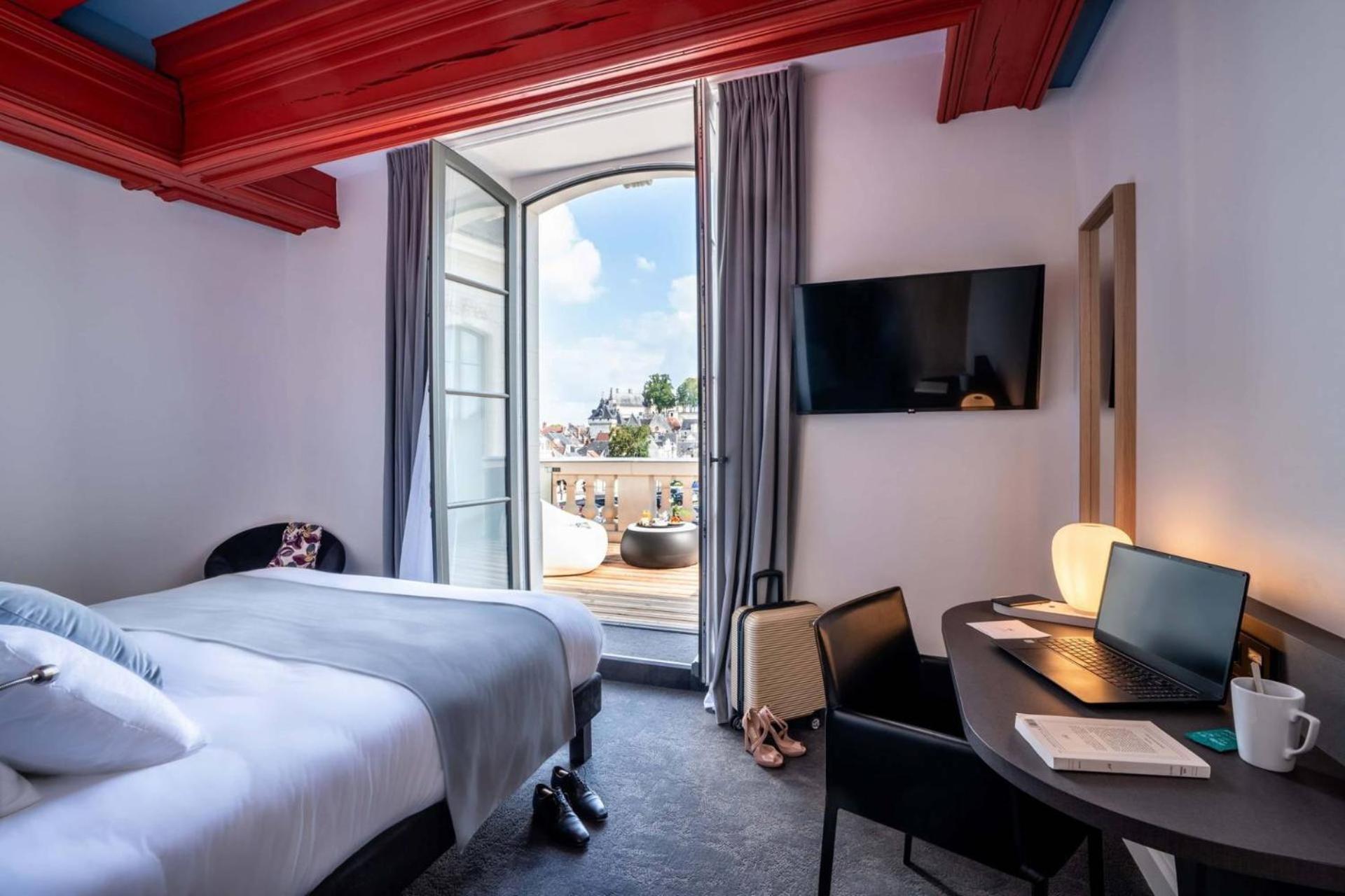 Privilege King Room With Balcony And City View - Photo 2