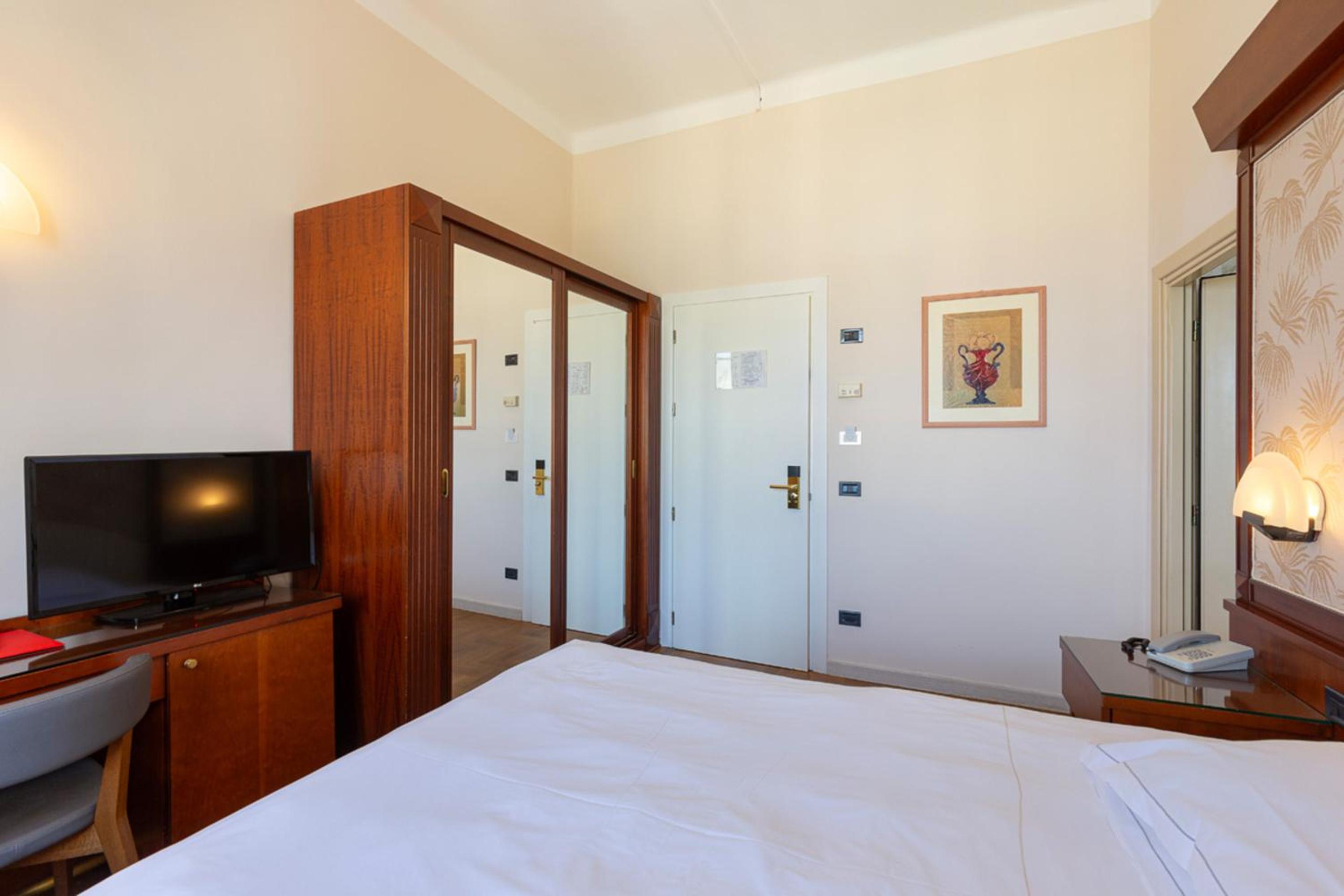 Standard Double Room - Photo 1