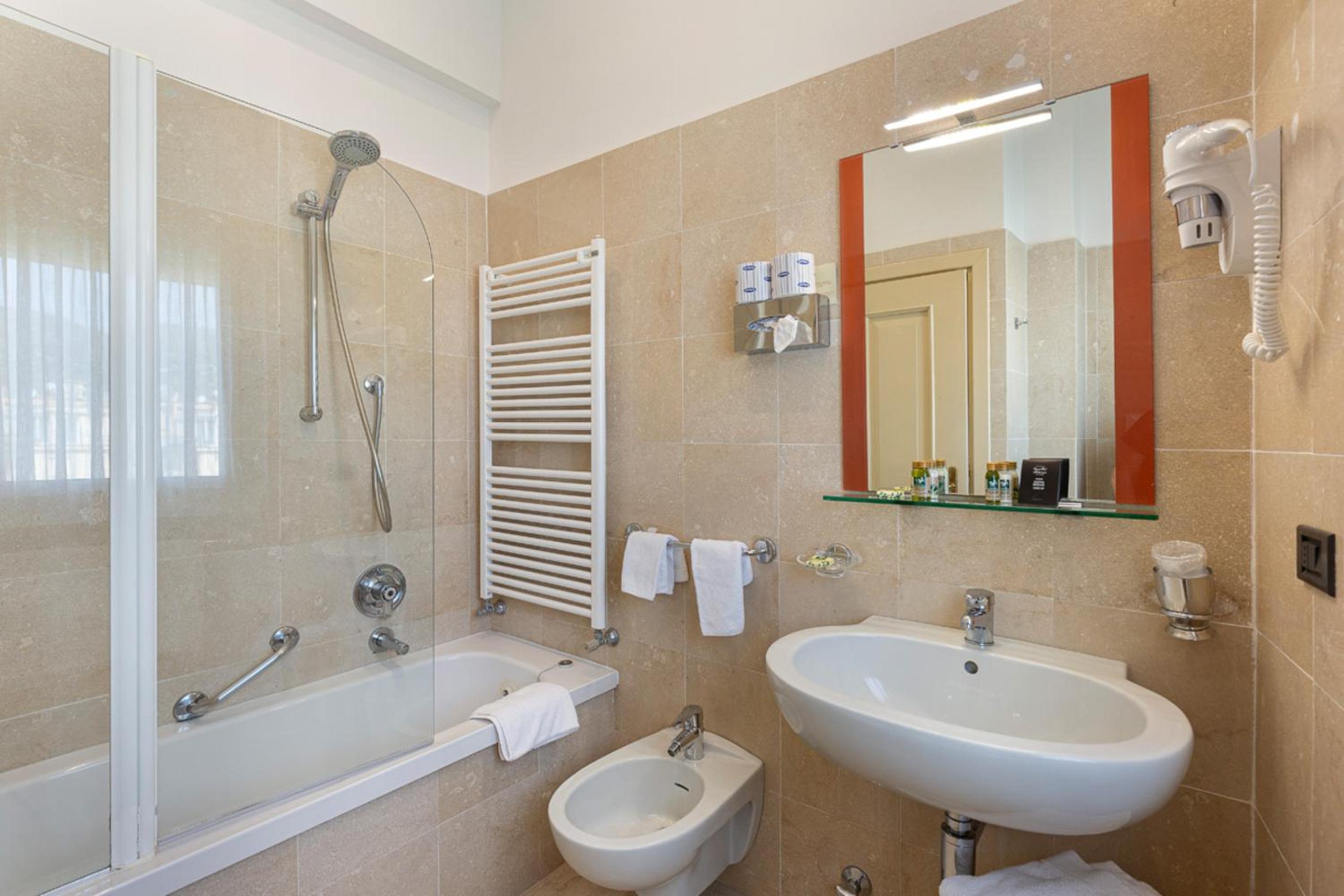 Standard Double Room - Photo 4