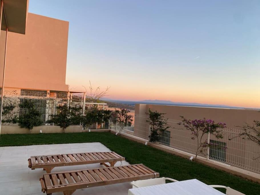 One-Bedroom Apartment with Balcony and Sea View photo 2