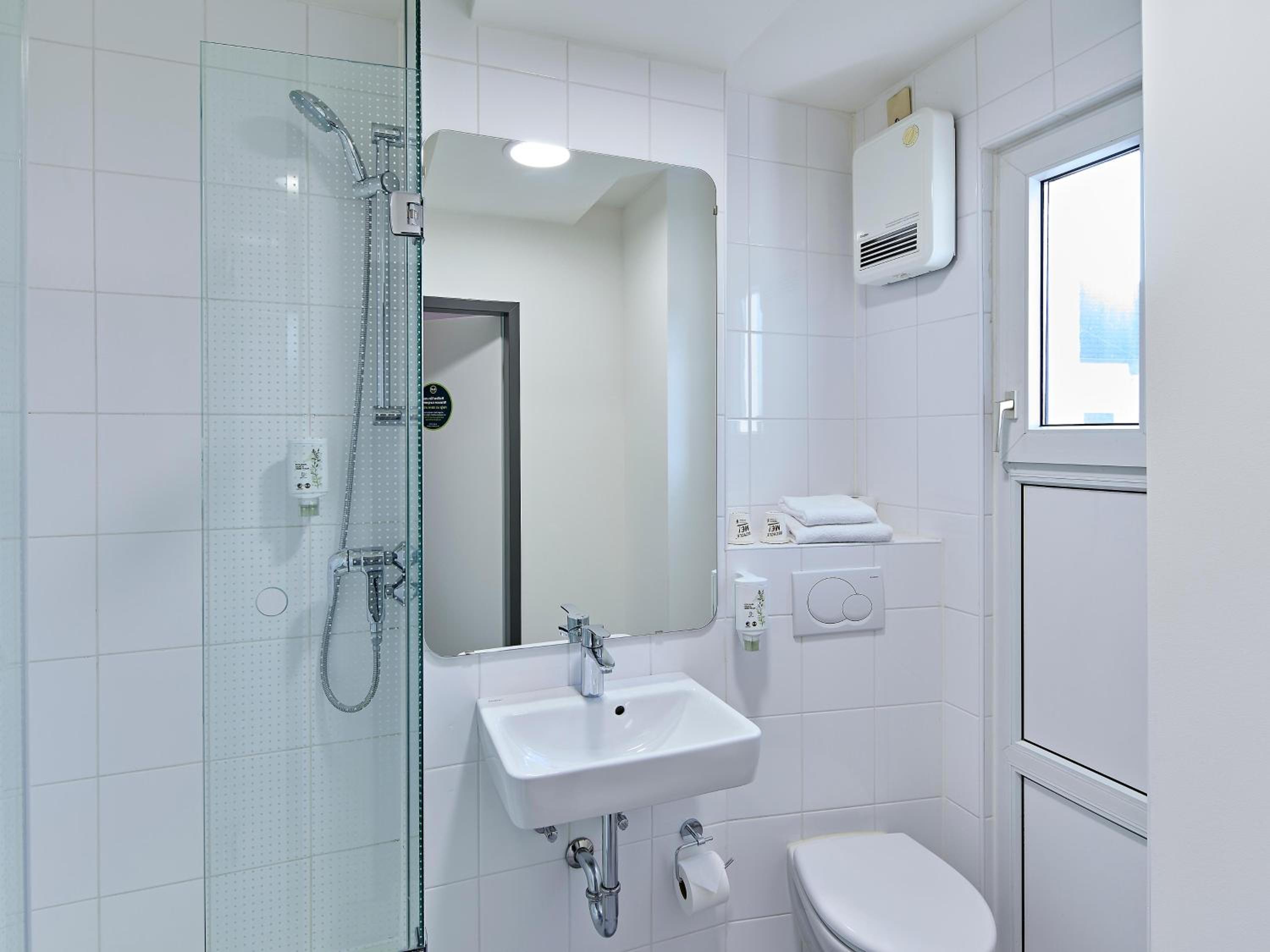 Twin Room - Photo 1