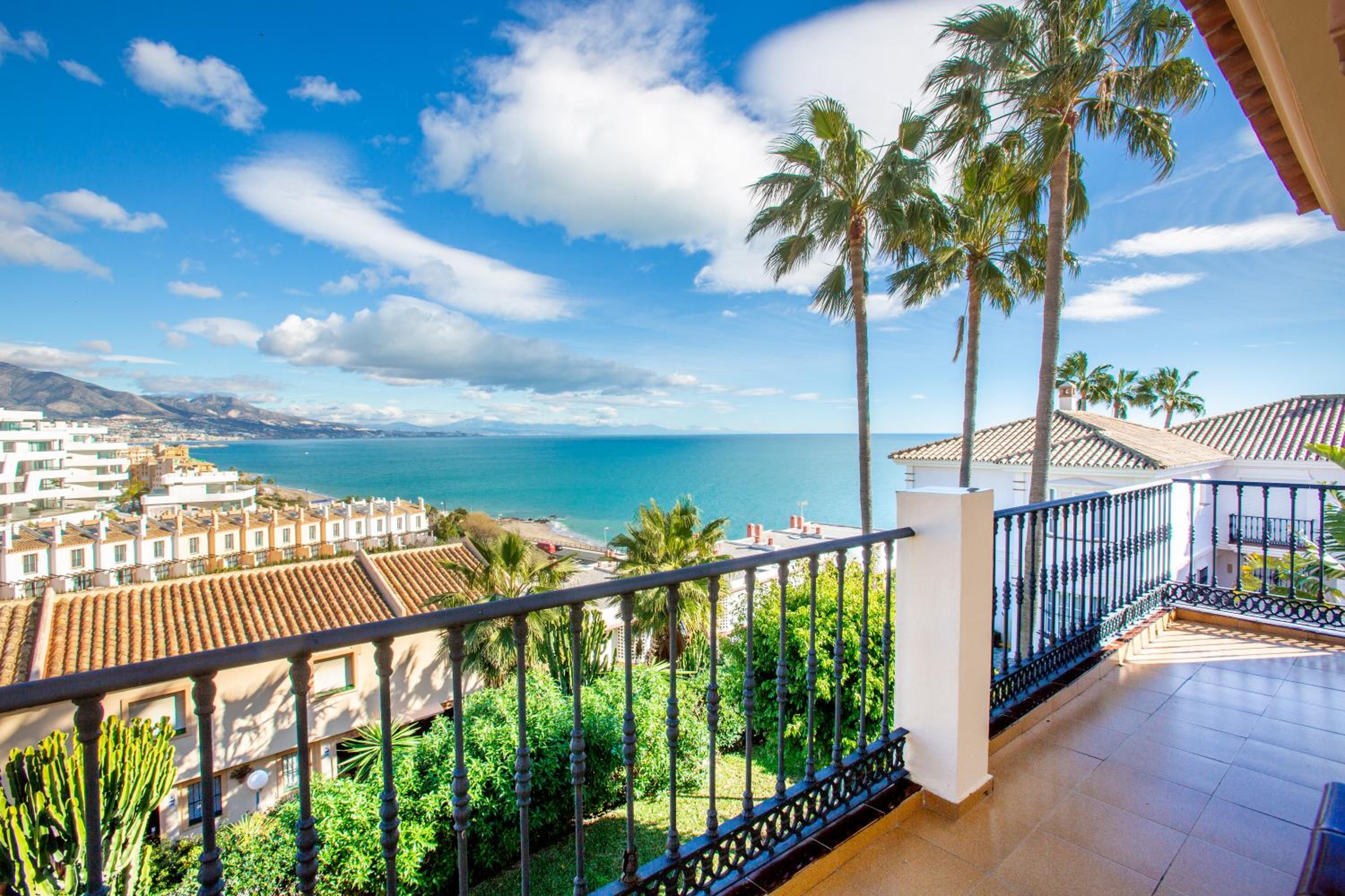 Premium Two Bedroom Apartment with Sea View - Photo 12