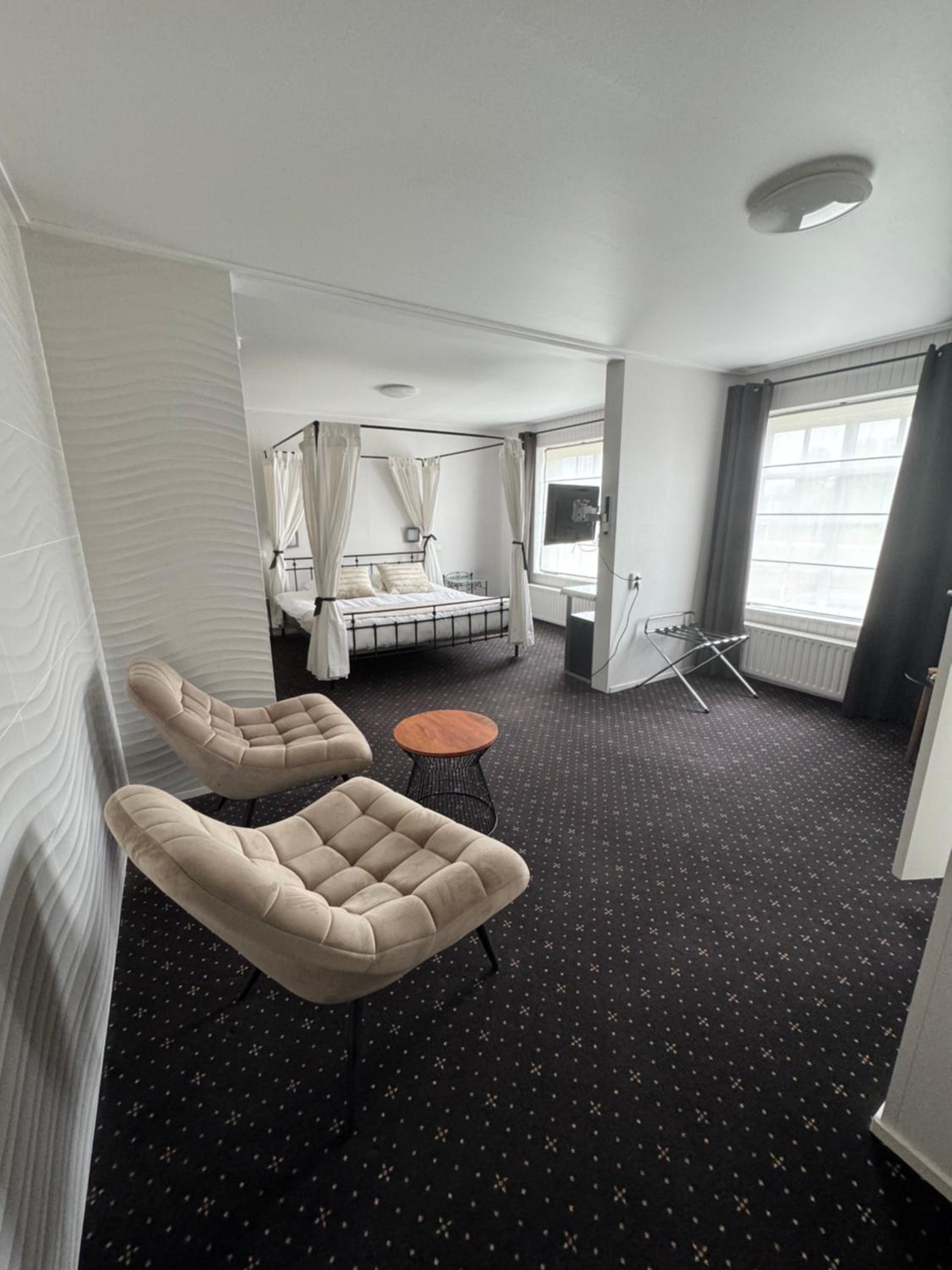 Large Double Room photo 1