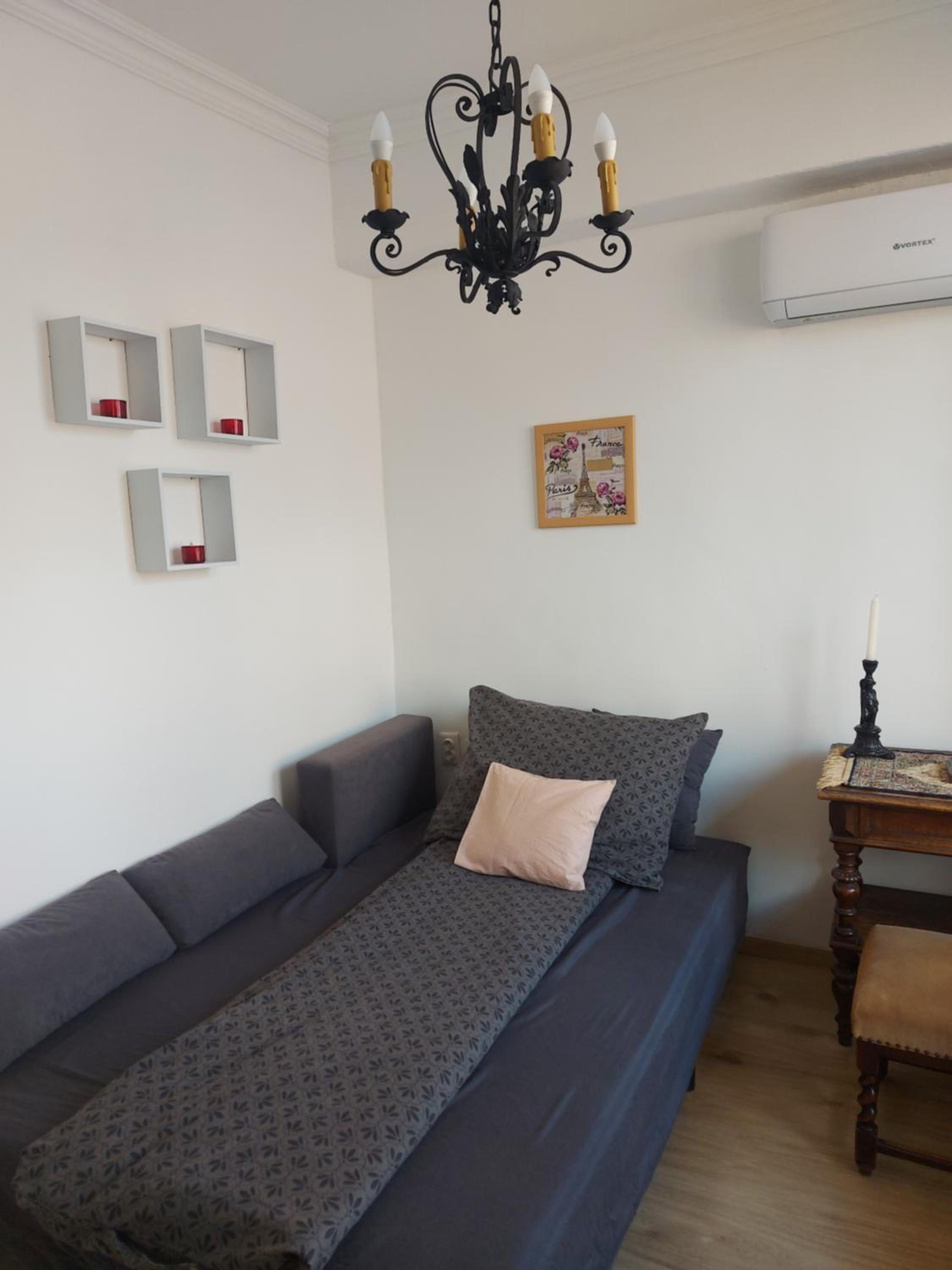 One-Bedroom Apartment - Photo 19