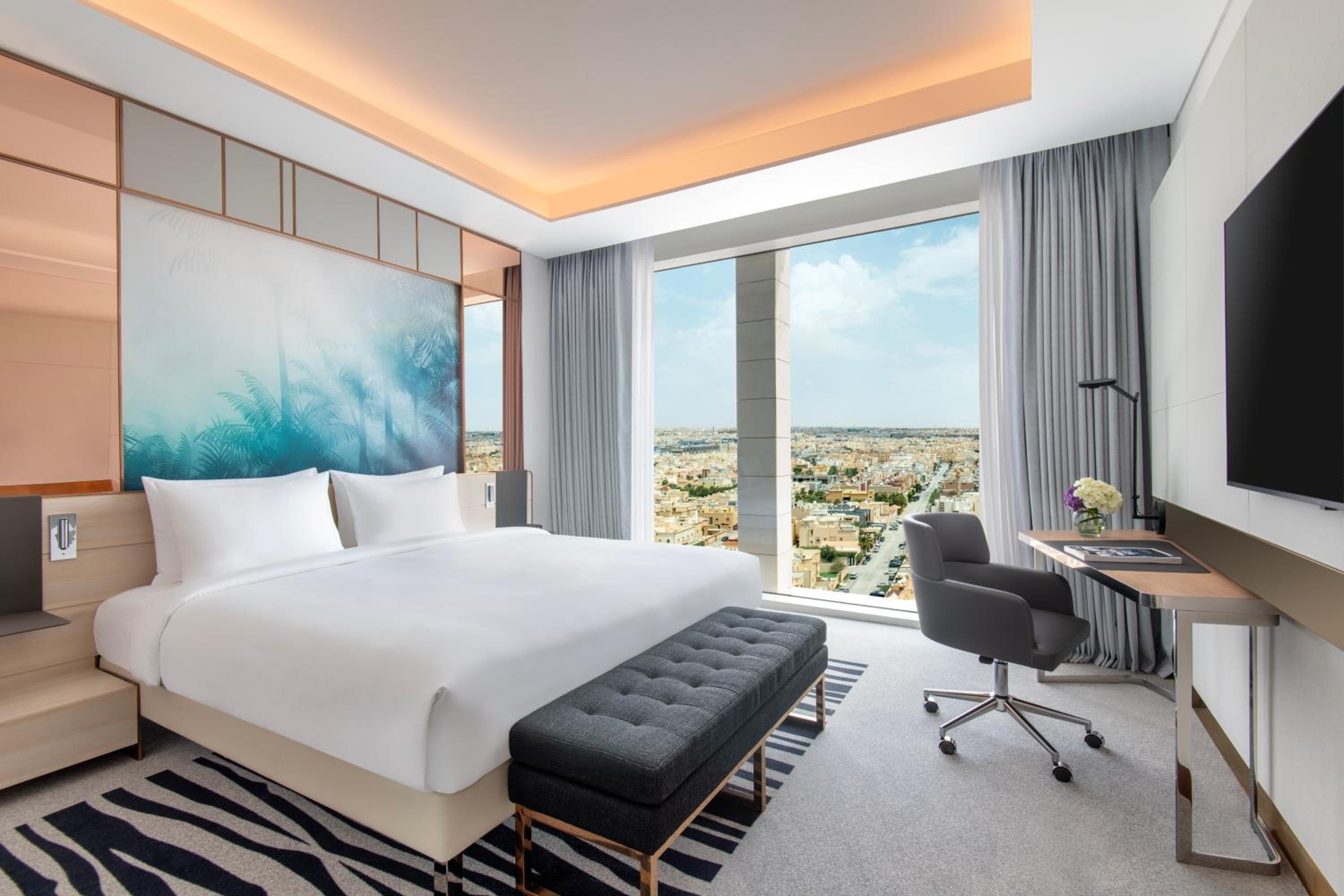 Executive Suite with One Double Bed - Photo 14