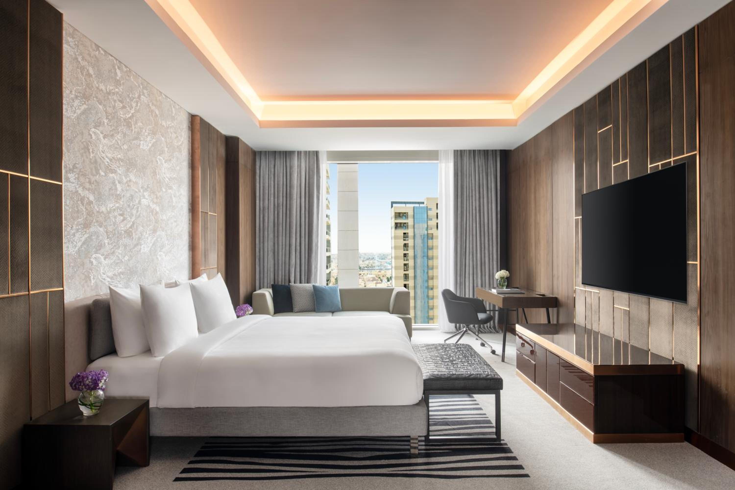 Executive Suite with One Double Bed - Photo 8