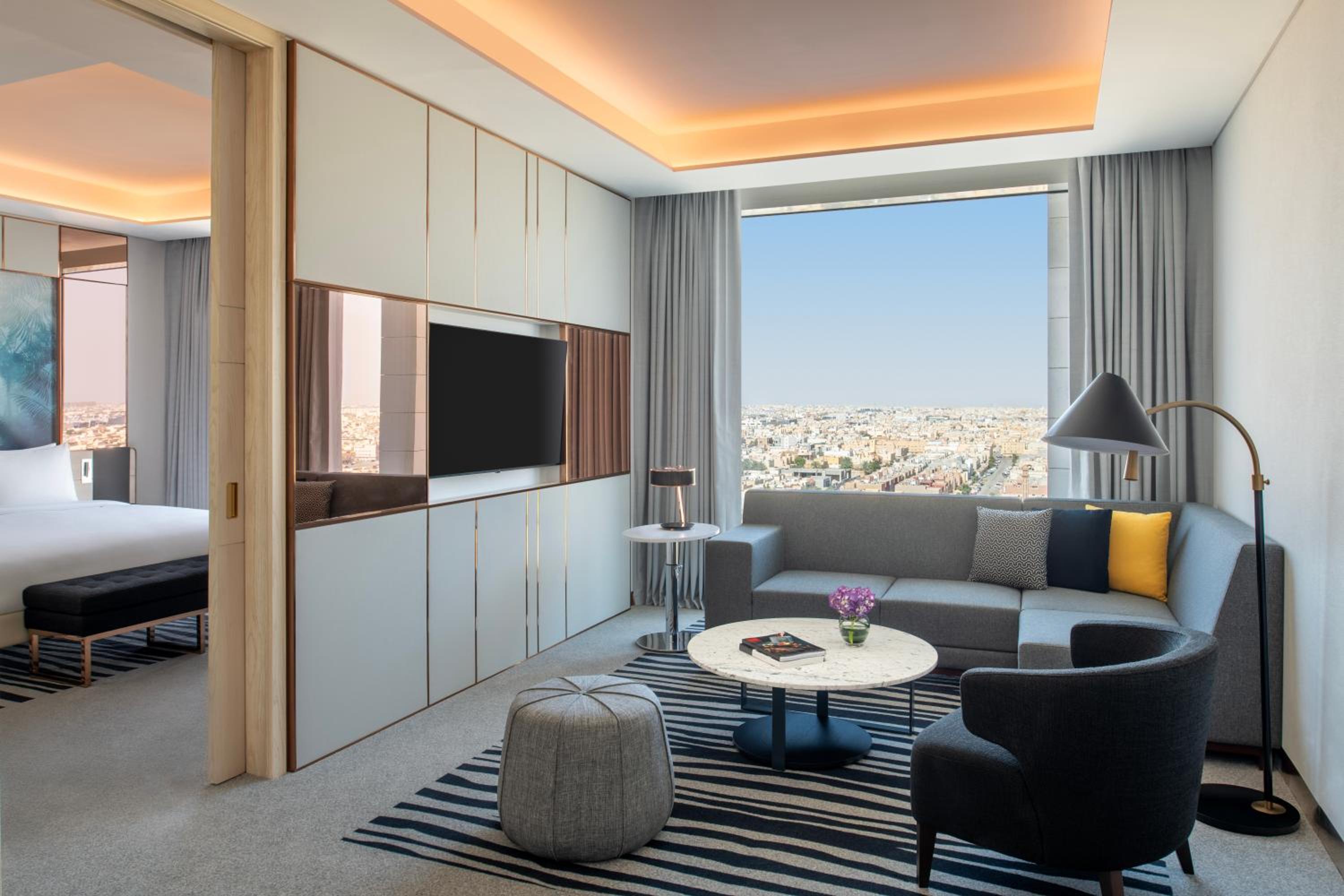 Executive Suite with One Double Bed - Photo 13