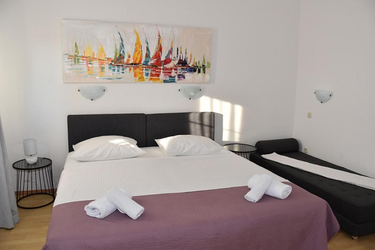 Two-Bedroom Apartment with View photo 3