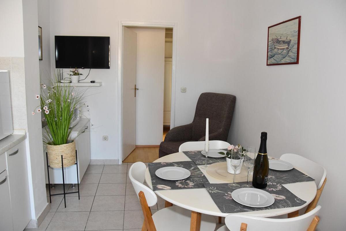 Two-Bedroom Apartment with View photo 2