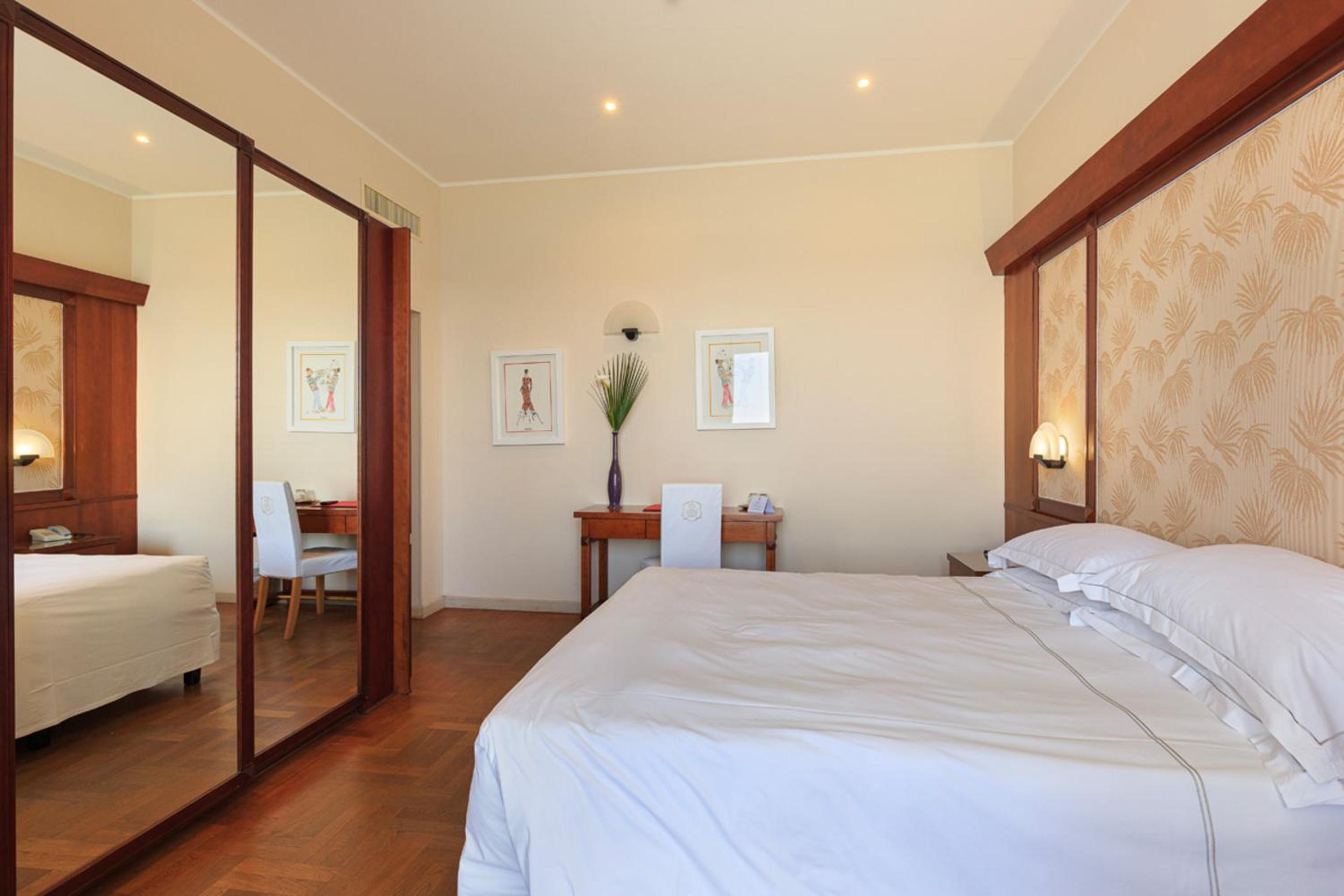 Deluxe Double Room 1°-2° Sea View - Photo 4