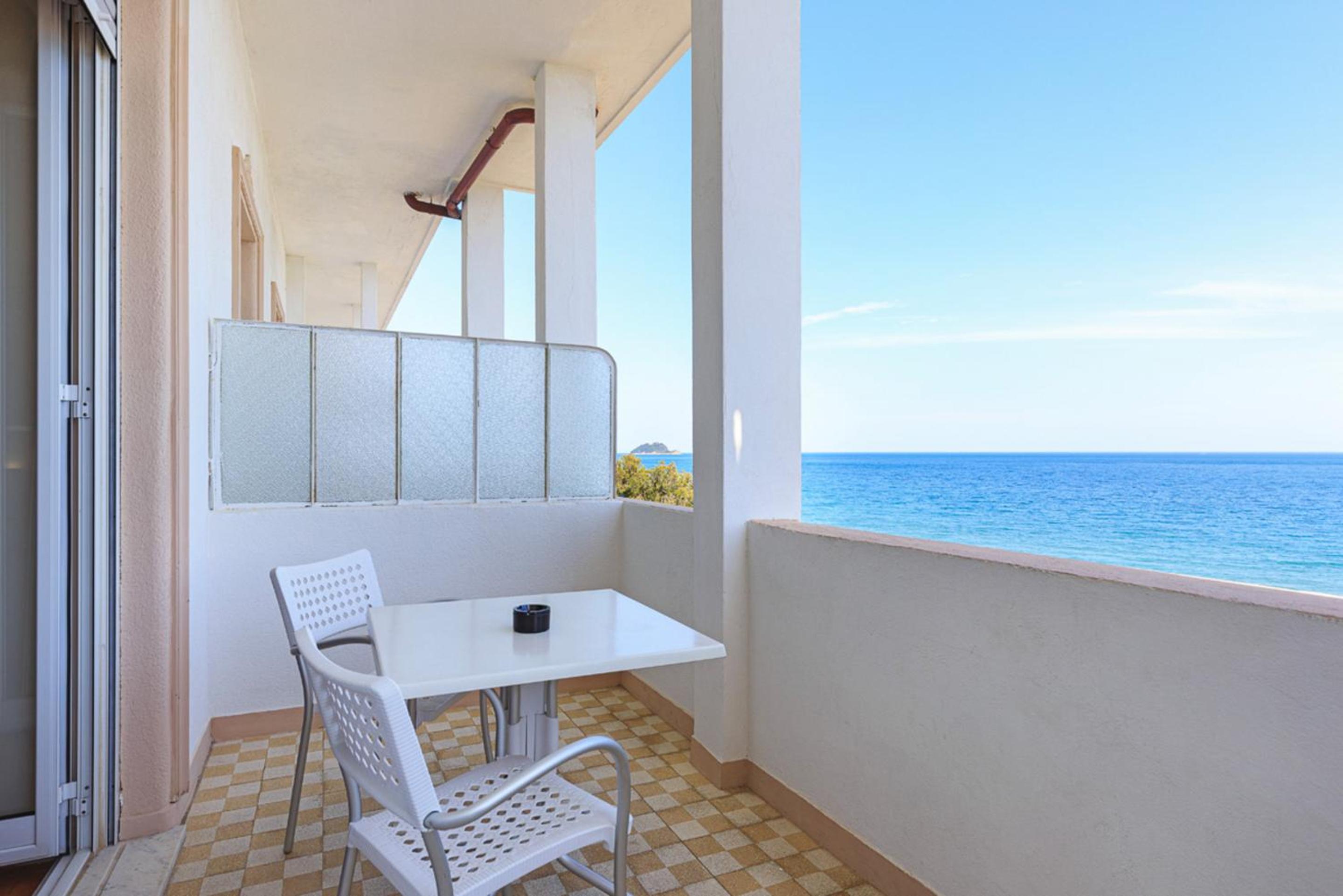 Deluxe Double Room 1°-2° Sea View - Photo 14