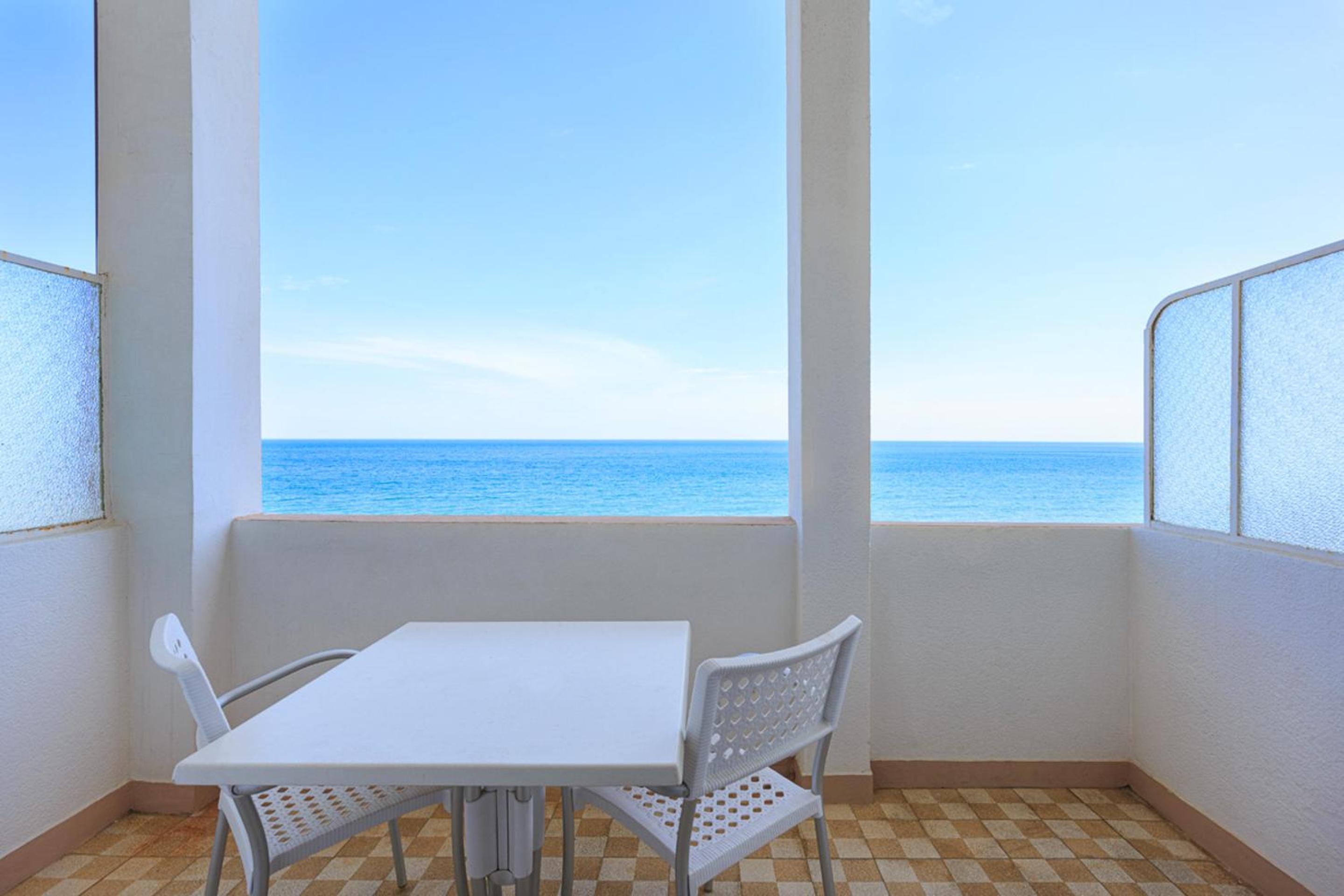 Deluxe Double Room 1°-2° Sea View - Photo 9