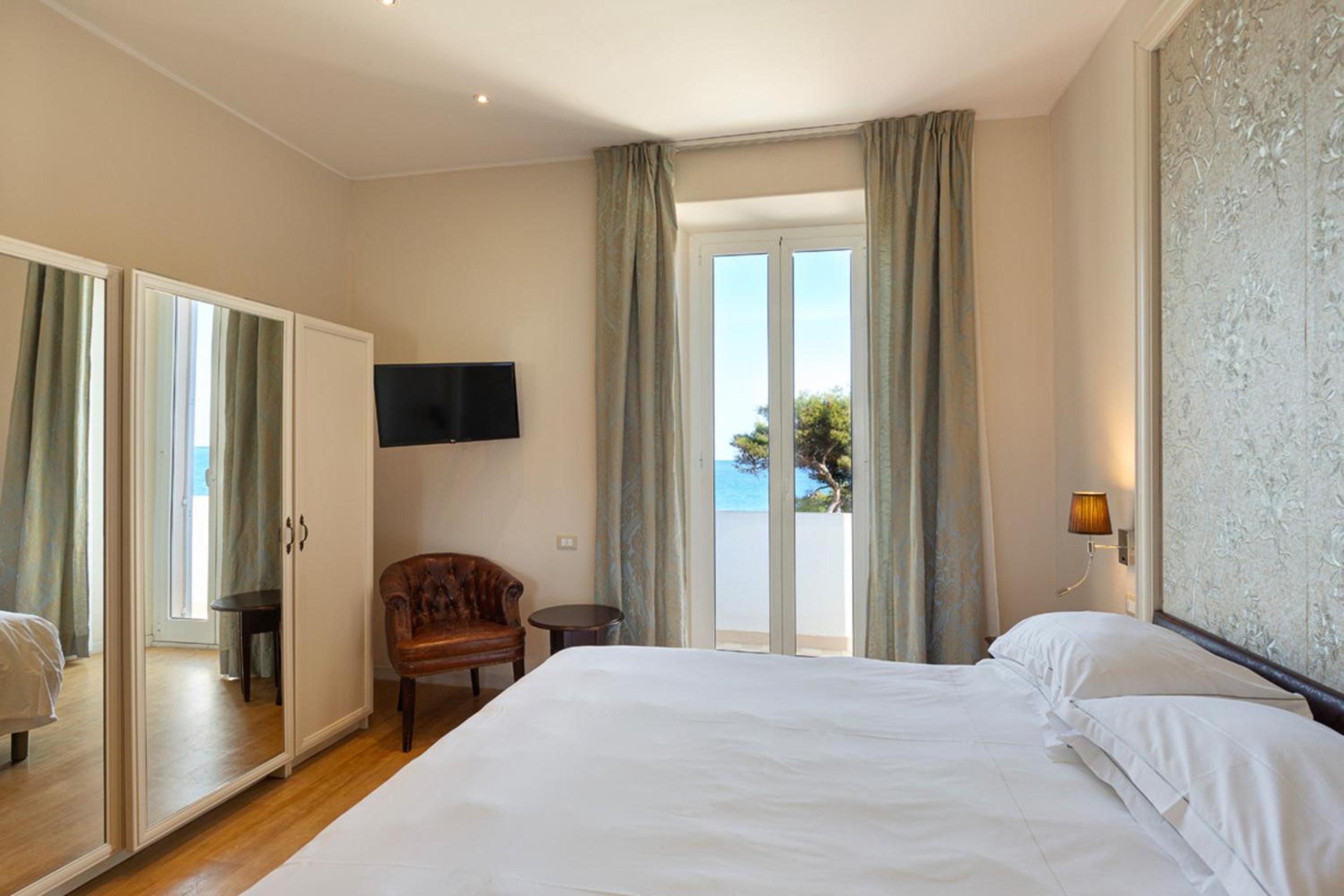 Deluxe Double Room 1°-2° Sea View - Photo 1