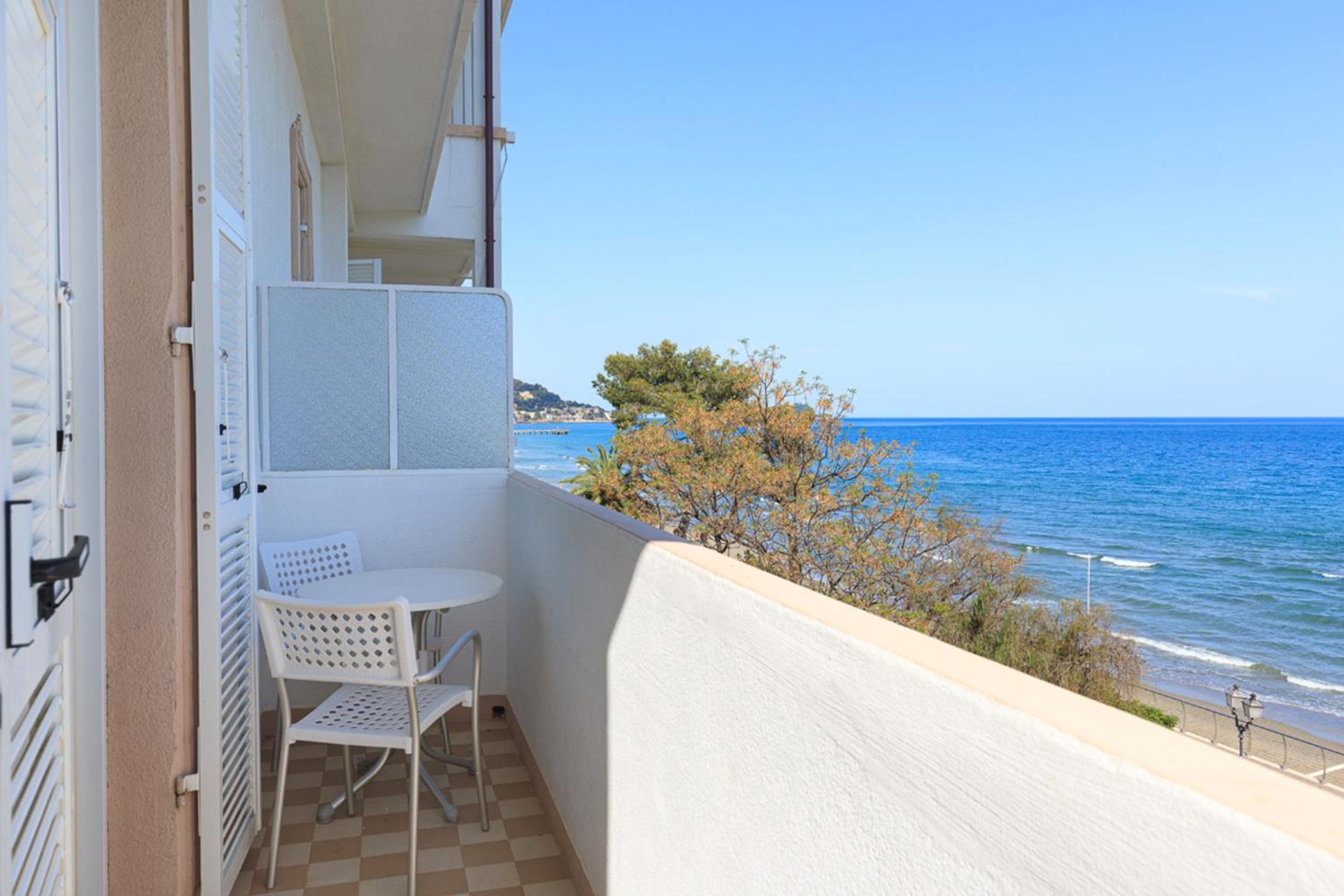 Deluxe Double Room 3°-4° floor Sea View - Photo 2