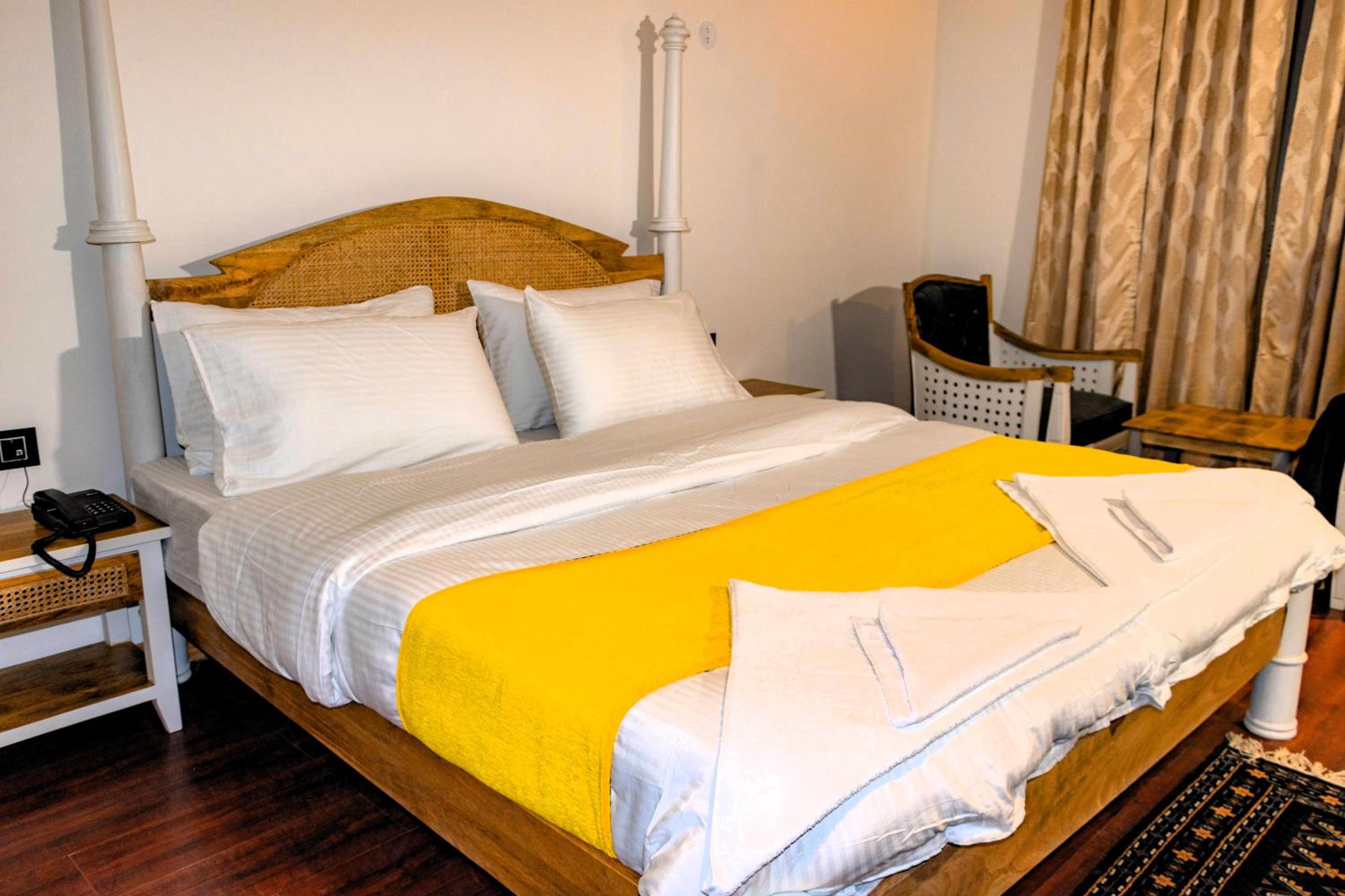 Superior Double or Twin Room with Mountain View photo 3