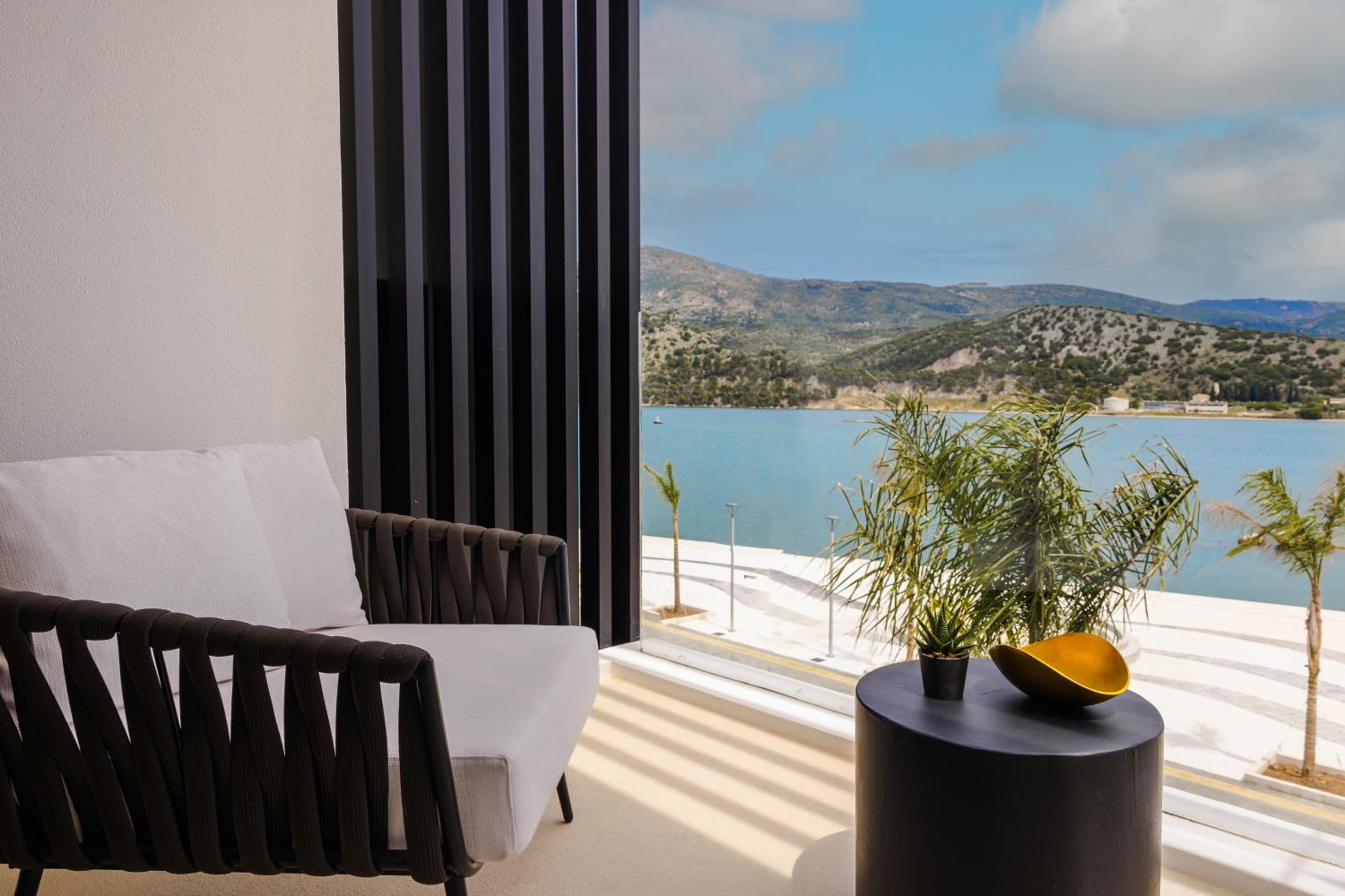 Presidential Sea View Suite with Hammam and Private Sky Pool photo 3