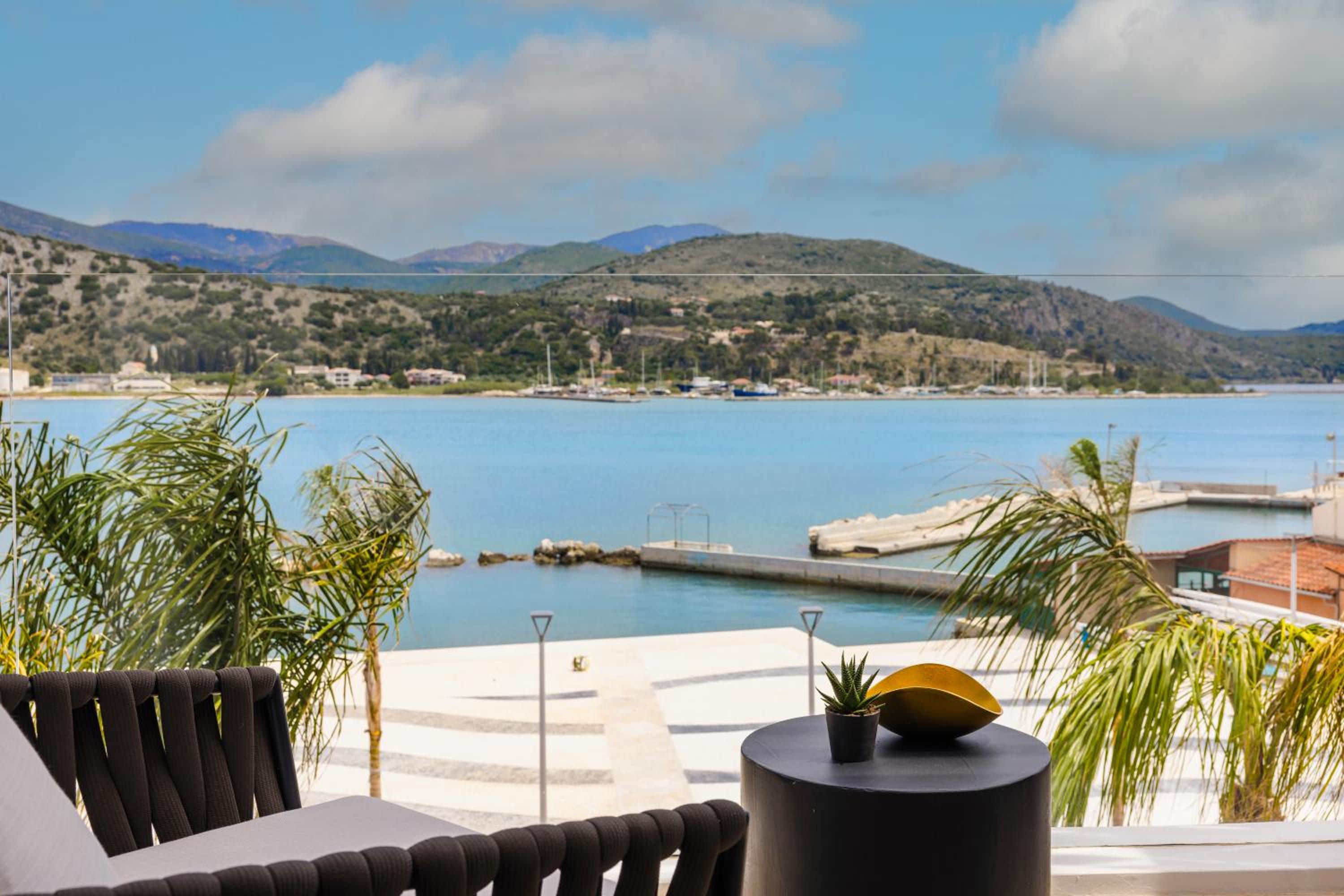 Luxury Room with Sea View - Photo 15