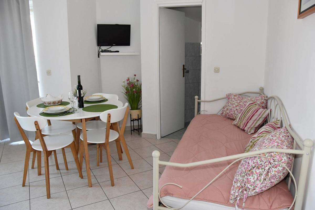 One-Bedroom Apartment with View photo 1