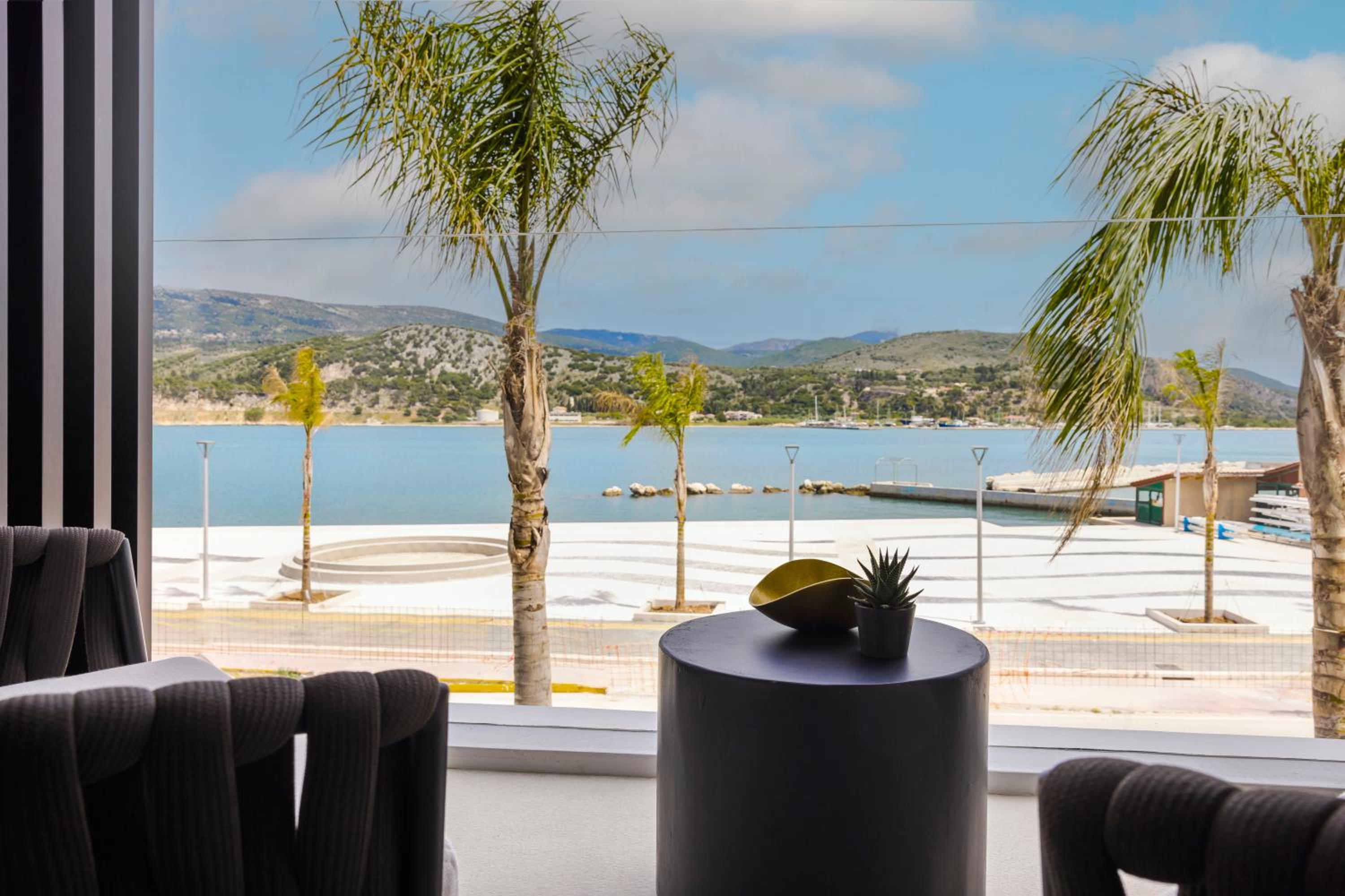 Junior Sea View Suite with Jacuzzi & Hammam - Photo 11