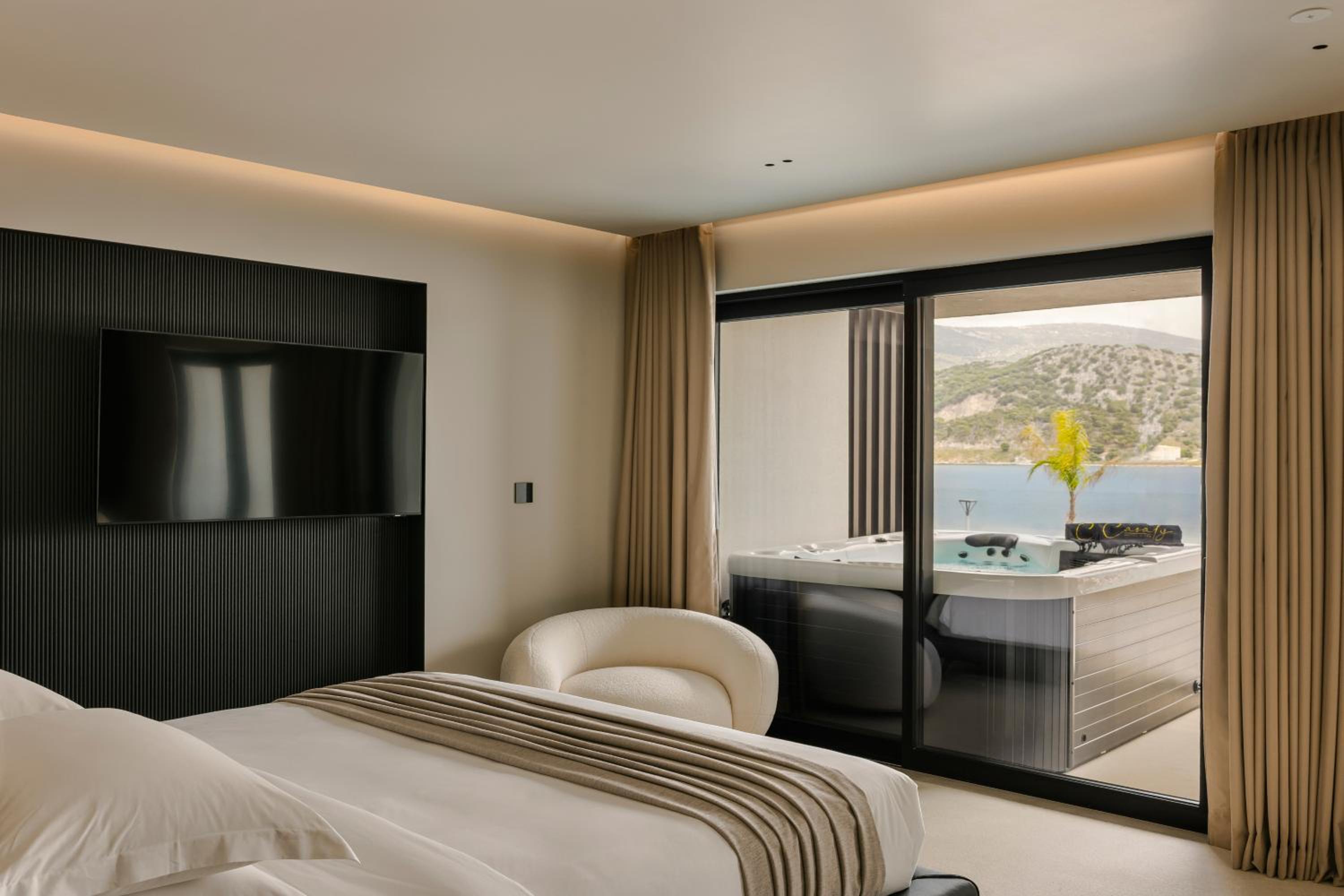 Junior Sea View Suite with Jacuzzi & Hammam - Photo 2