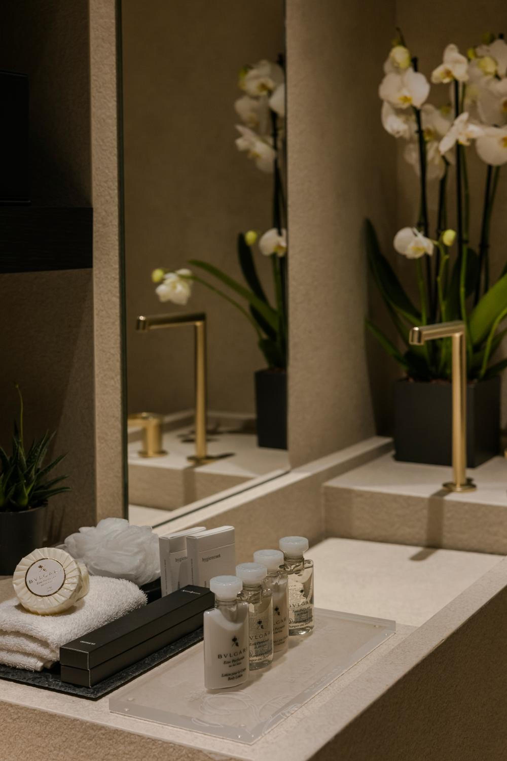 Junior Sea View Suite with Jacuzzi & Hammam - Photo 10