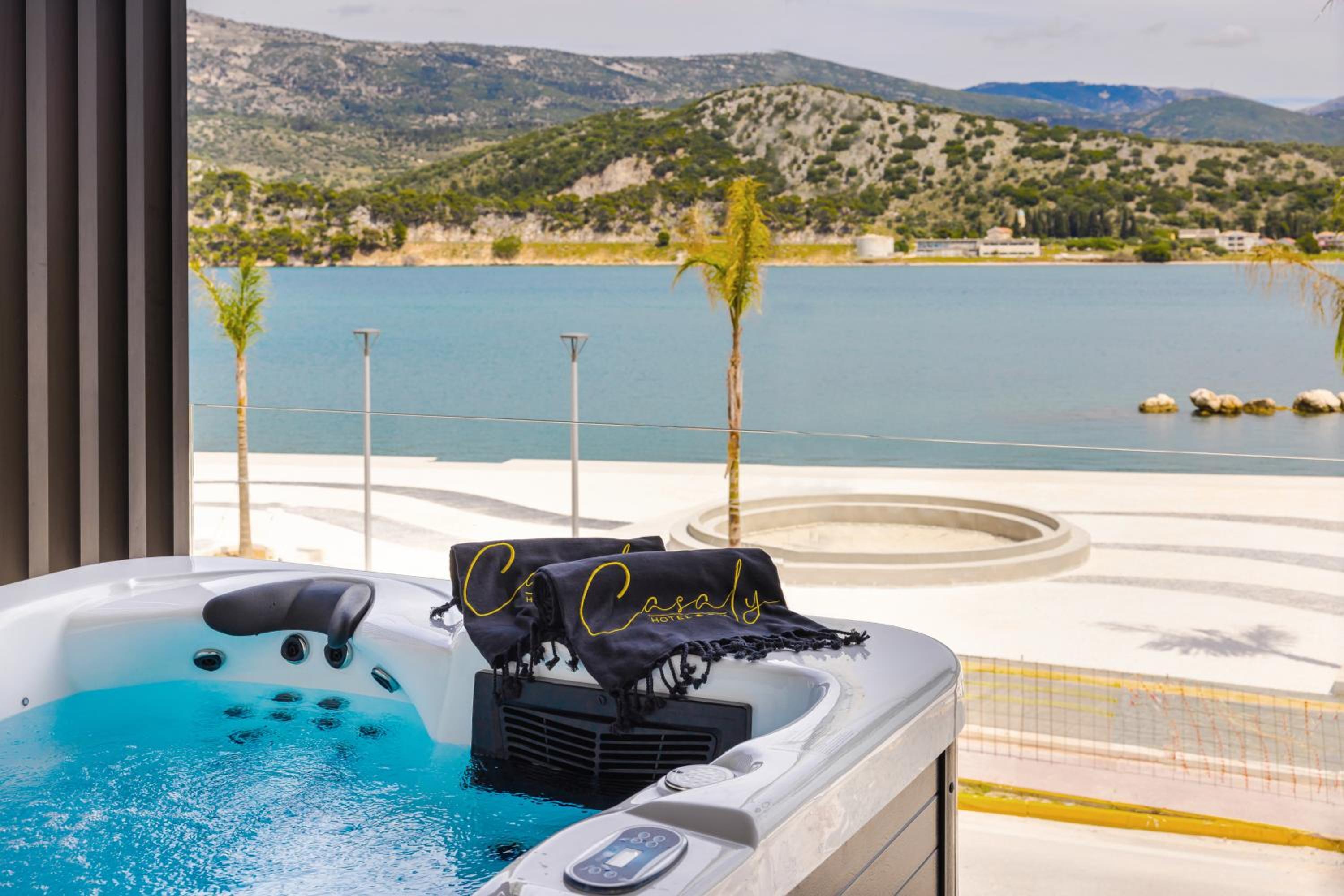 Junior Sea View Suite with Jacuzzi & Hammam - Photo 12