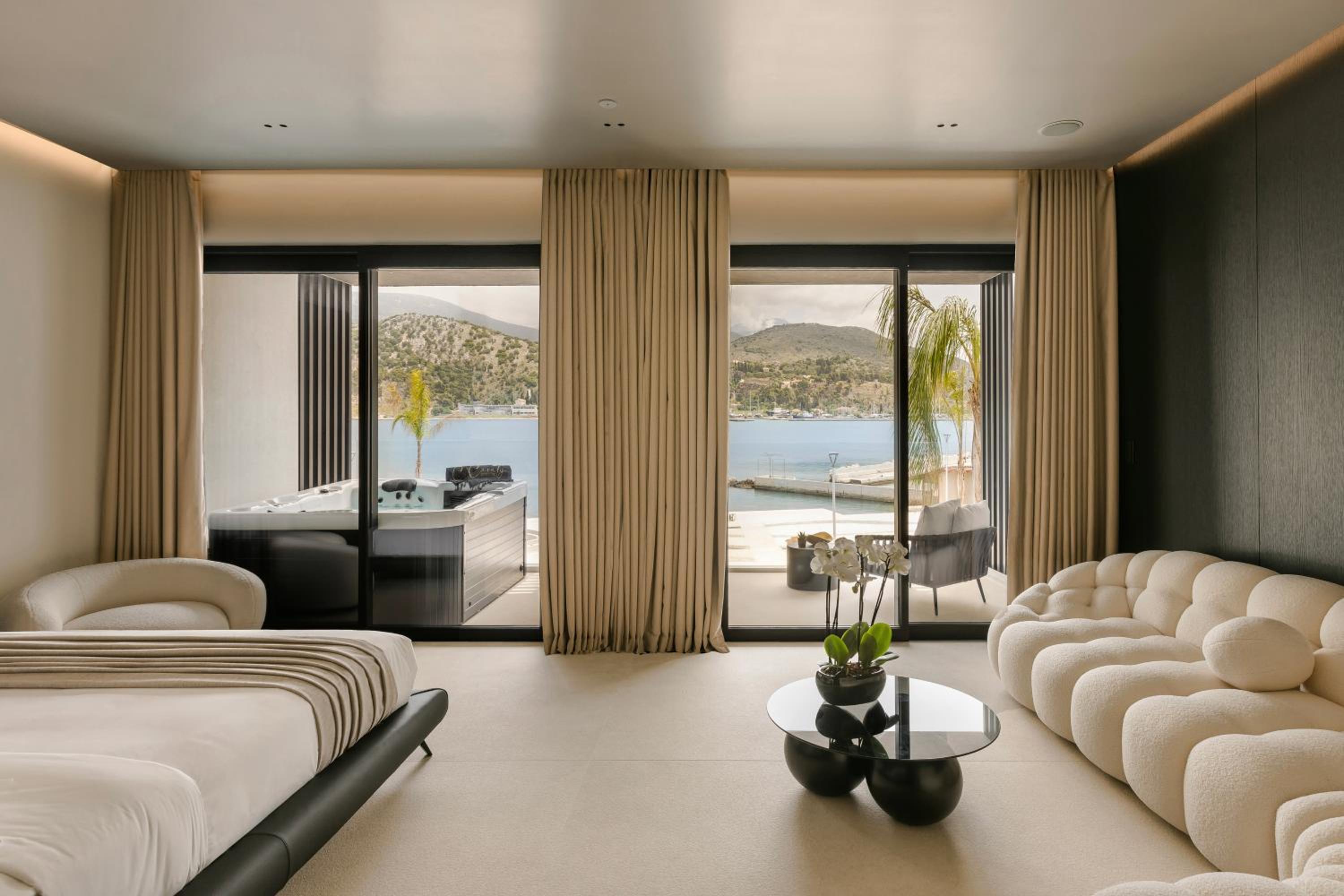 Junior Sea View Suite with Jacuzzi & Hammam - Photo 4
