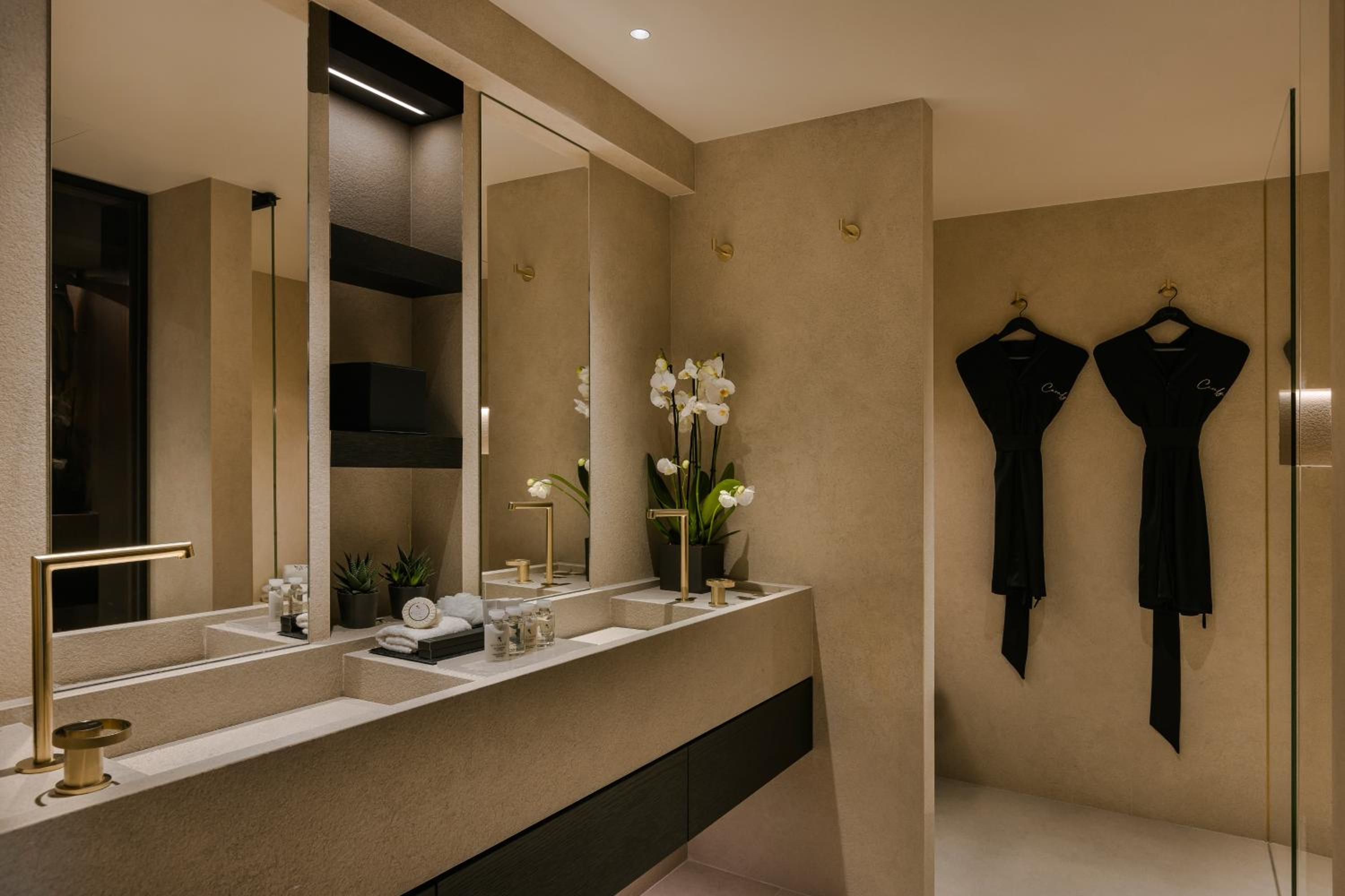 Junior Sea View Suite with Jacuzzi & Hammam - Photo 8