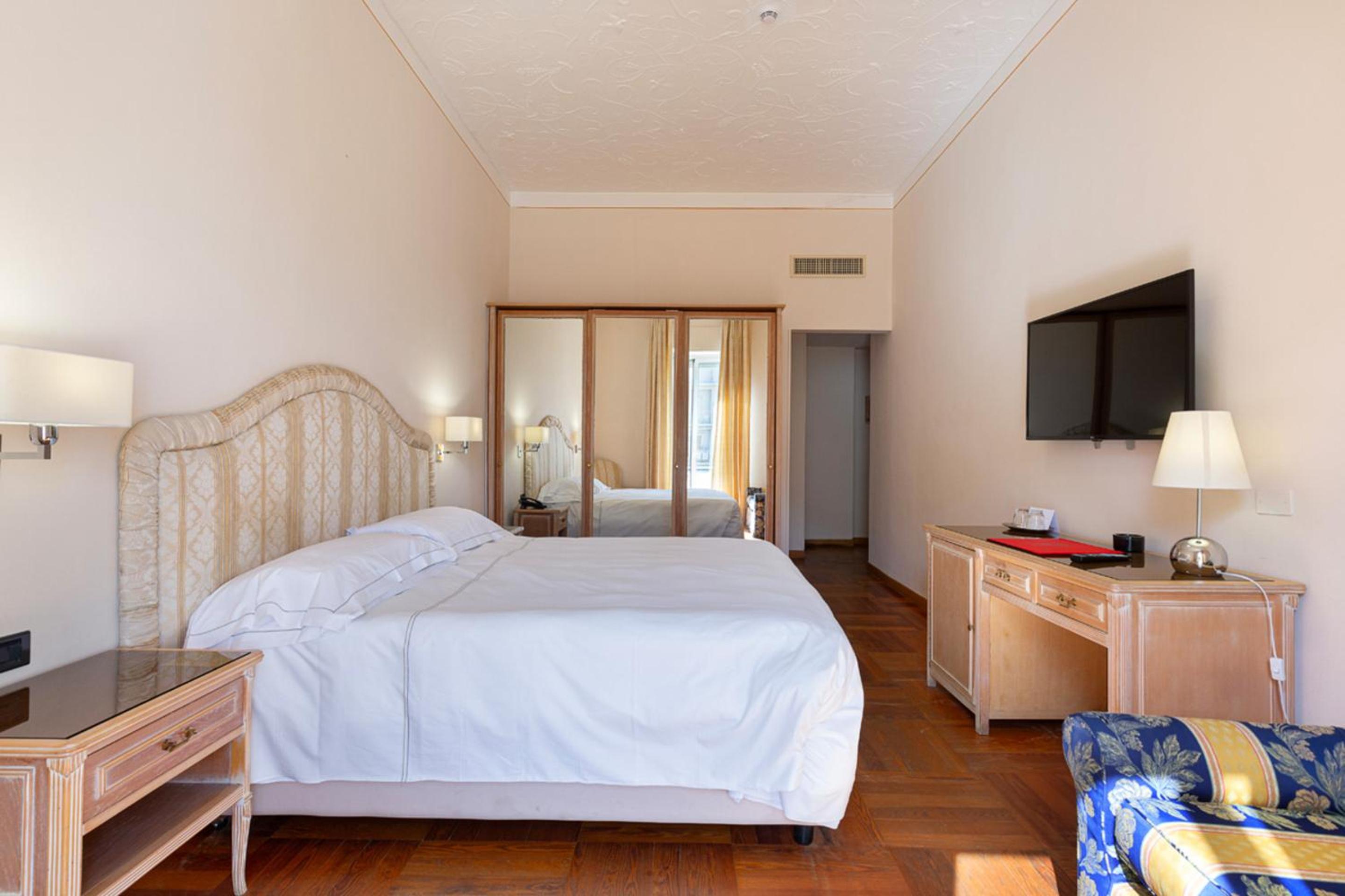 Superior Triple Room with Balcony - Photo 1