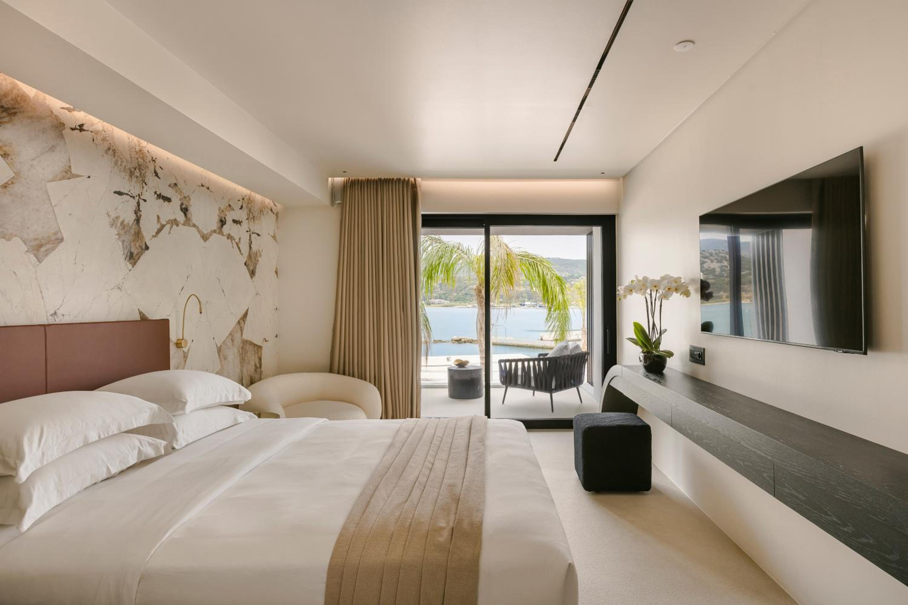 Luxury Room with Sea View - Photo 11