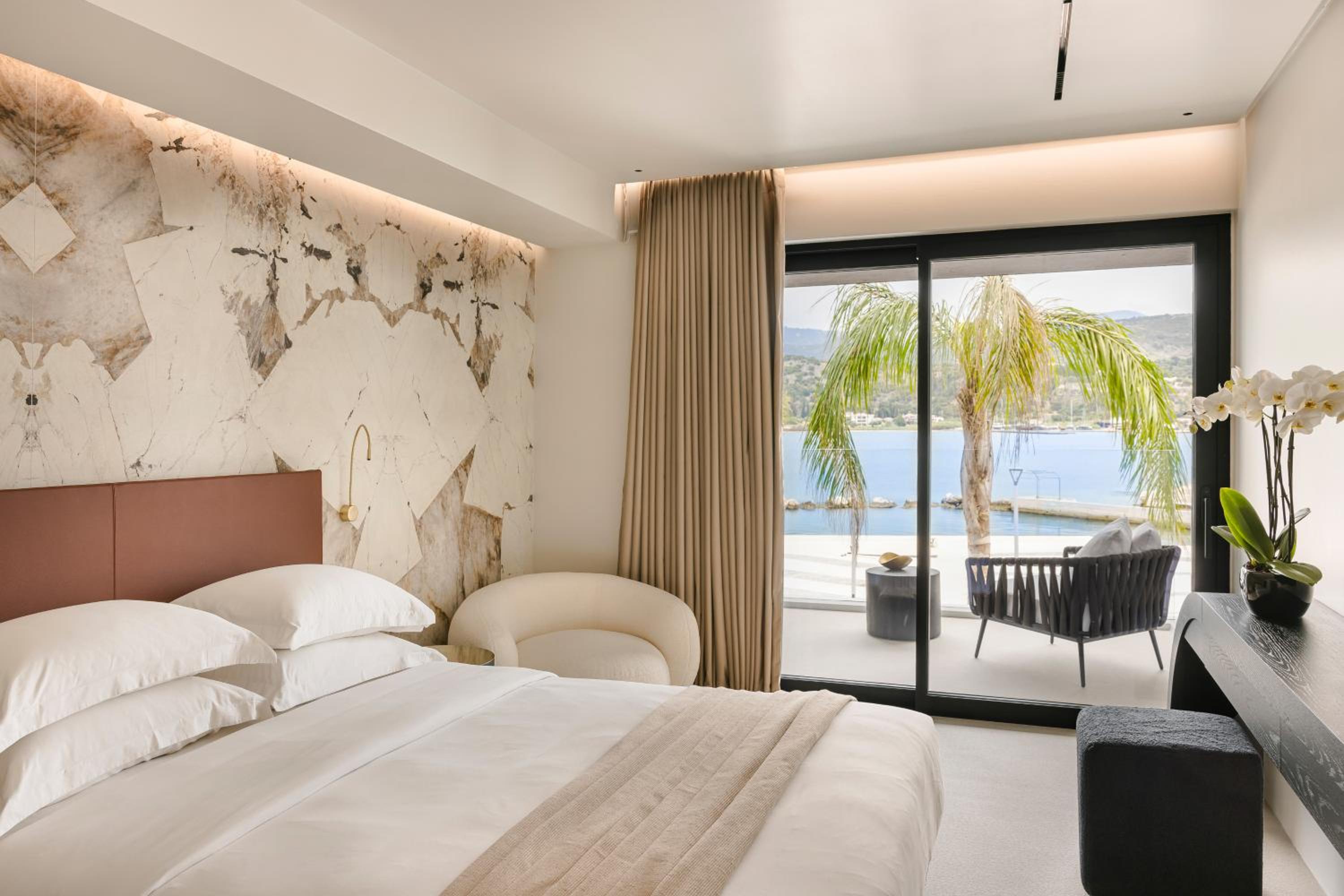 Luxury Room with Sea View - Photo 10