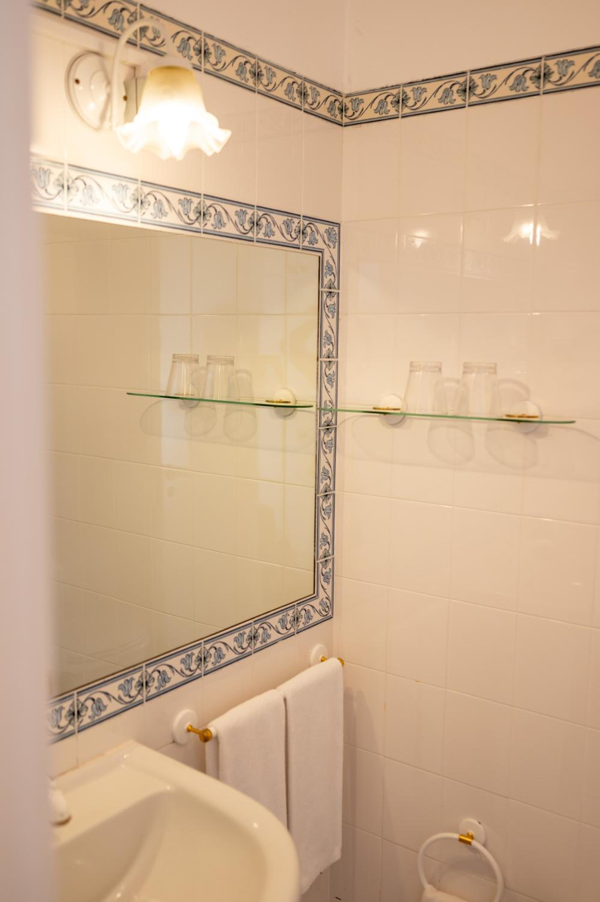 Deluxe Double Room - Photo 10