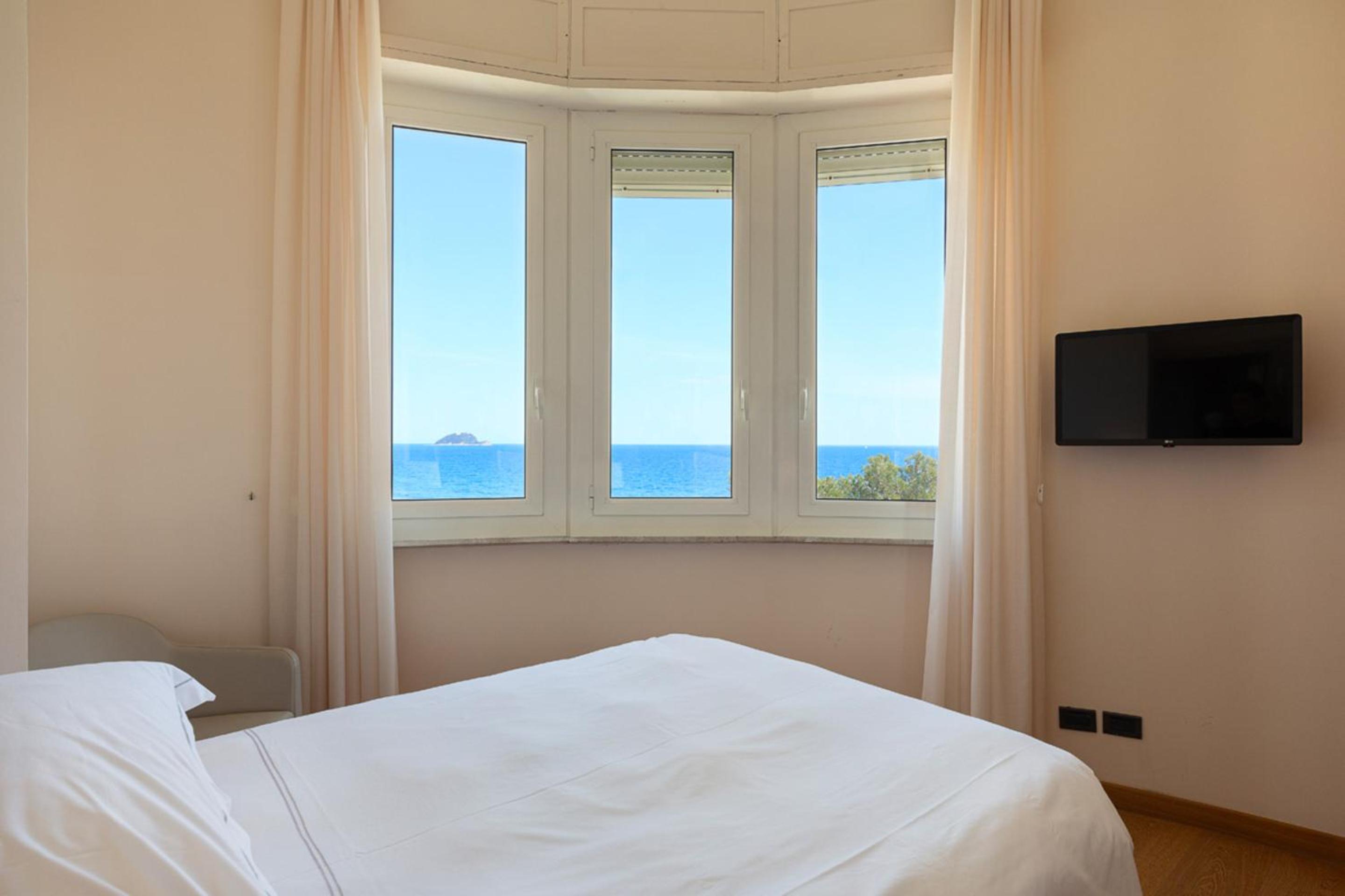 Family Suite with Sea View photo 2