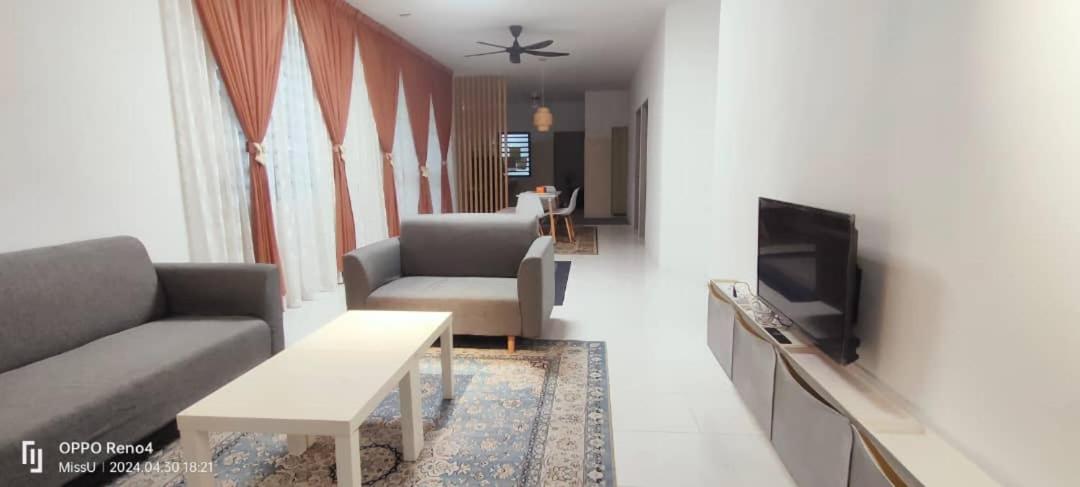 Three-Bedroom House photo 2