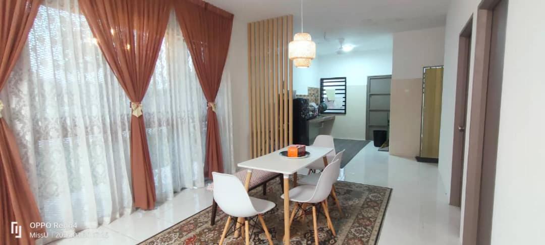 Three-Bedroom House photo 1