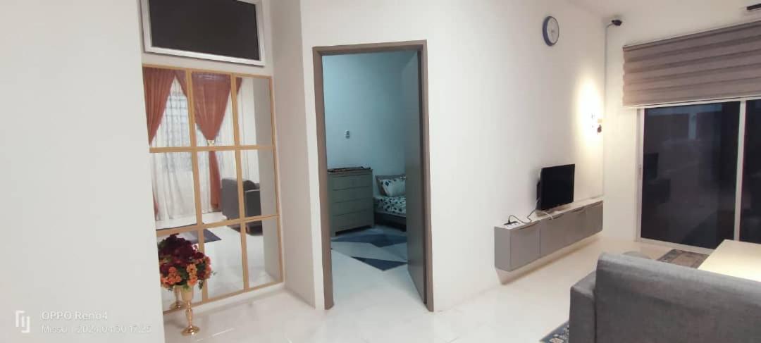 Three-Bedroom House photo 3